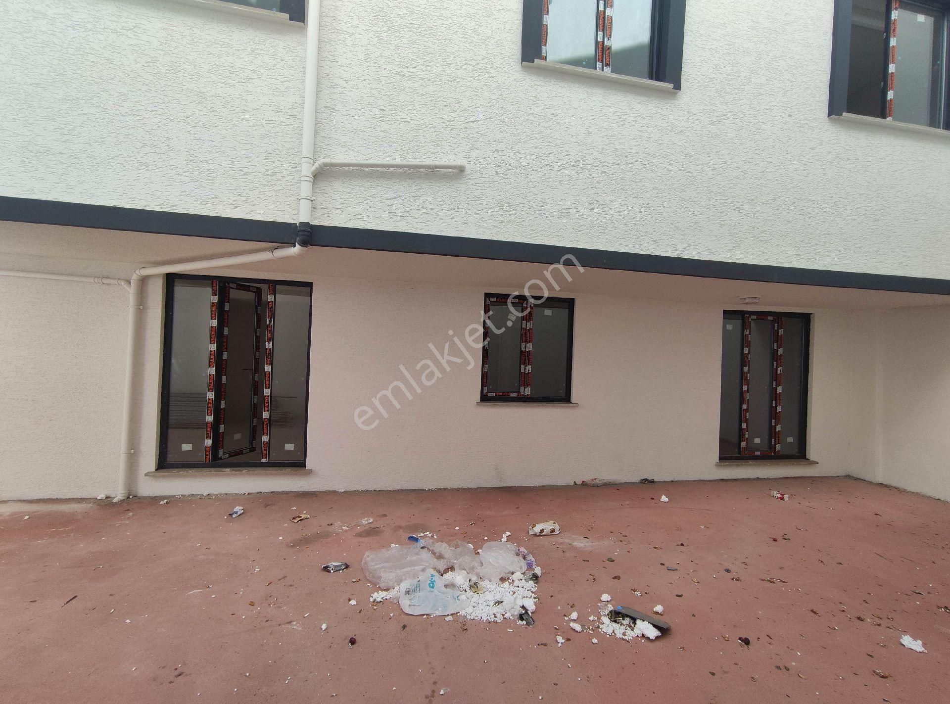 Kağıthane'de 2+1 Bahçe Katı Yeni Bina Asansörlü