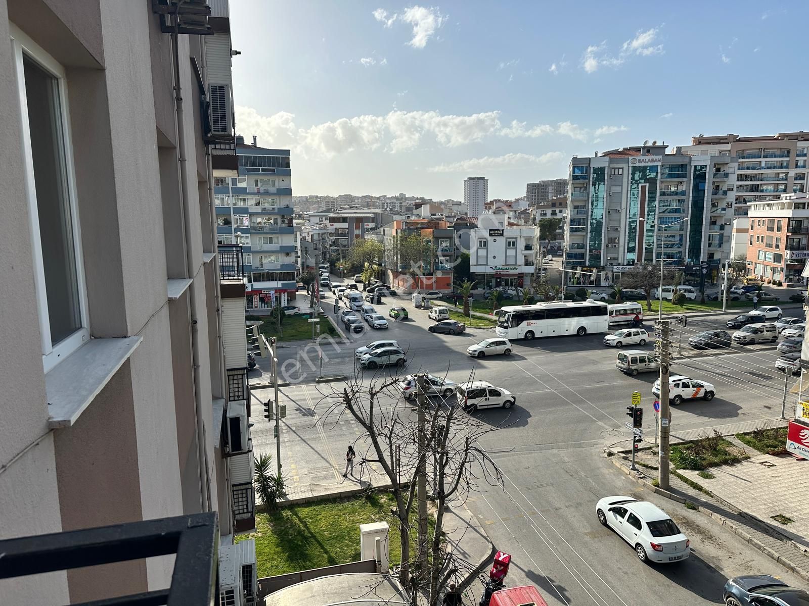 Yeni Girne Cadde Üzerinde Köşe Ferah 3+1 Kiralık Daire