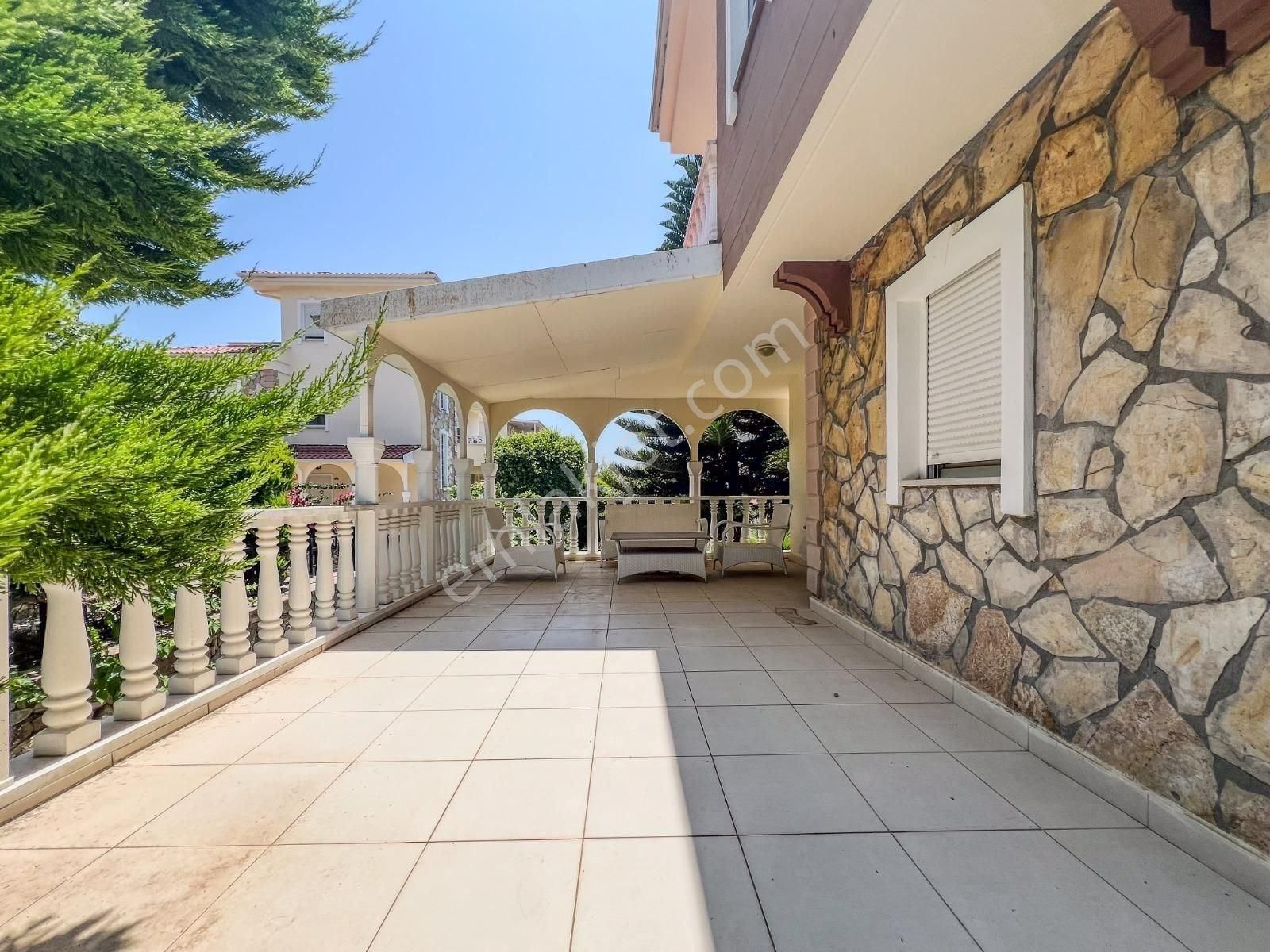 Alanya İncekum Doğanın İçinde 3+1 Bahçeli Satılık Özel Villa