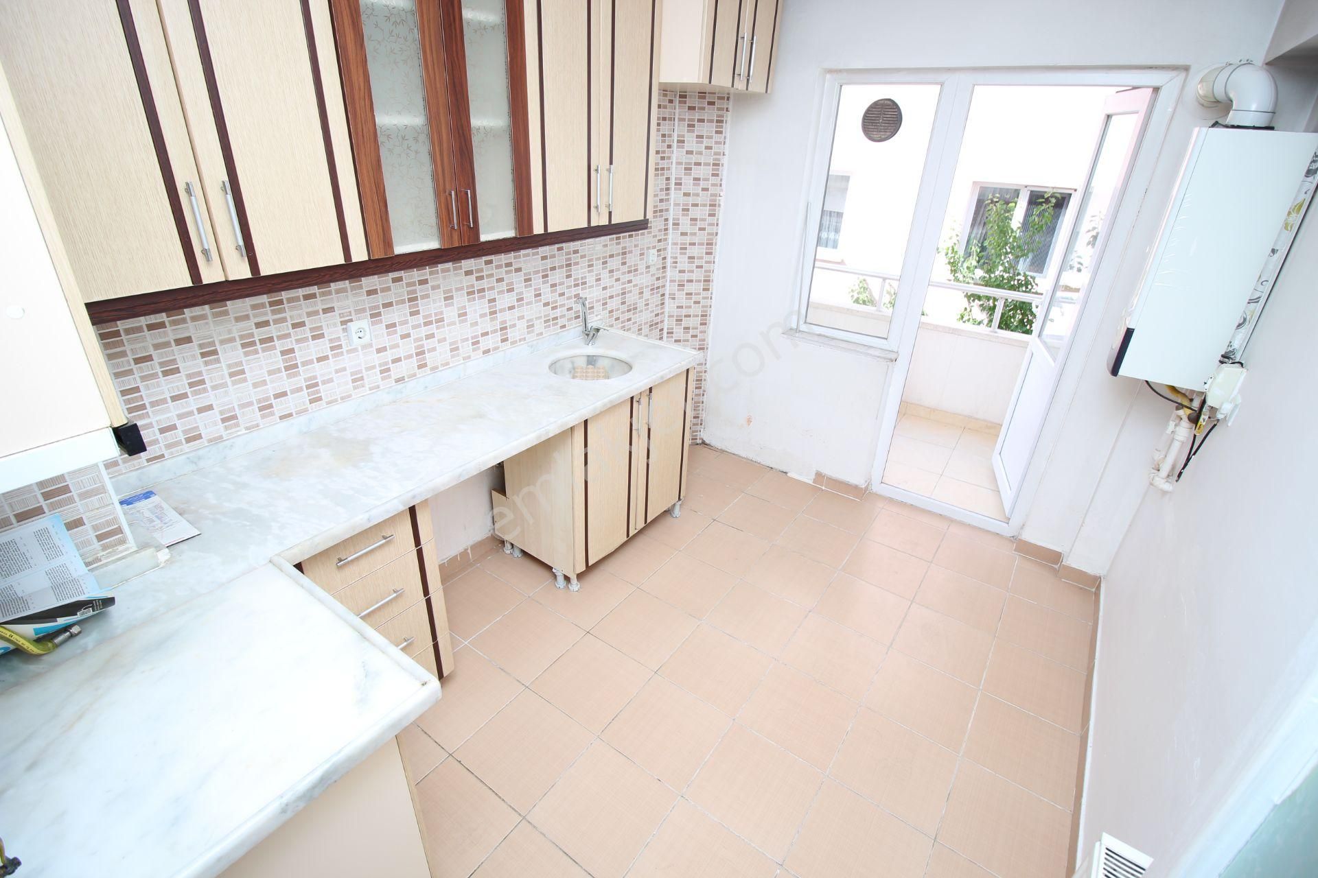 Emre Emlaktan Topçu Mahallesinde 2+1 Arakat Kiralık Daire - Görsel 4