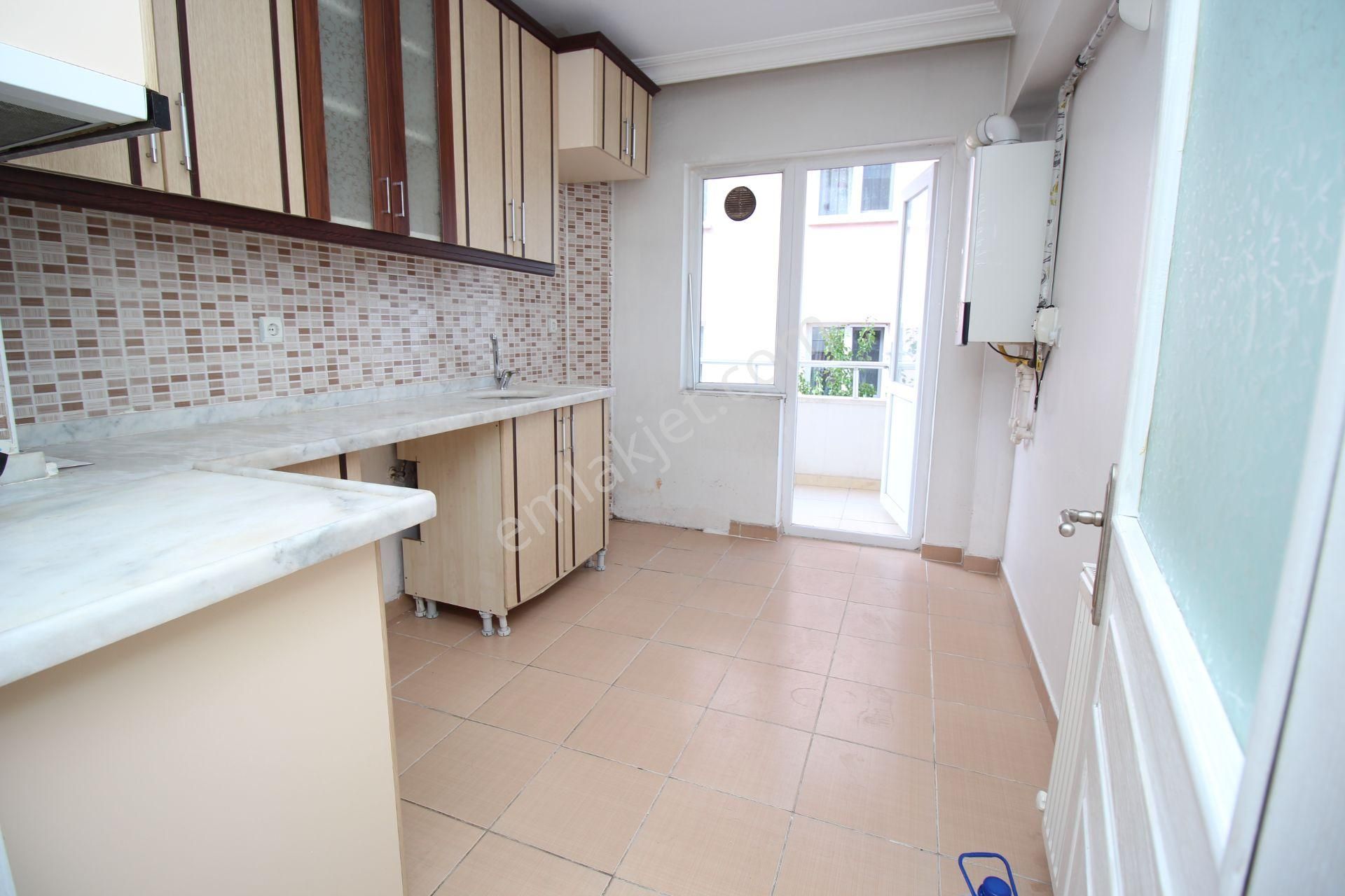 Emre Emlaktan Topçu Mahallesinde 2+1 Arakat Kiralık Daire - Görsel 3