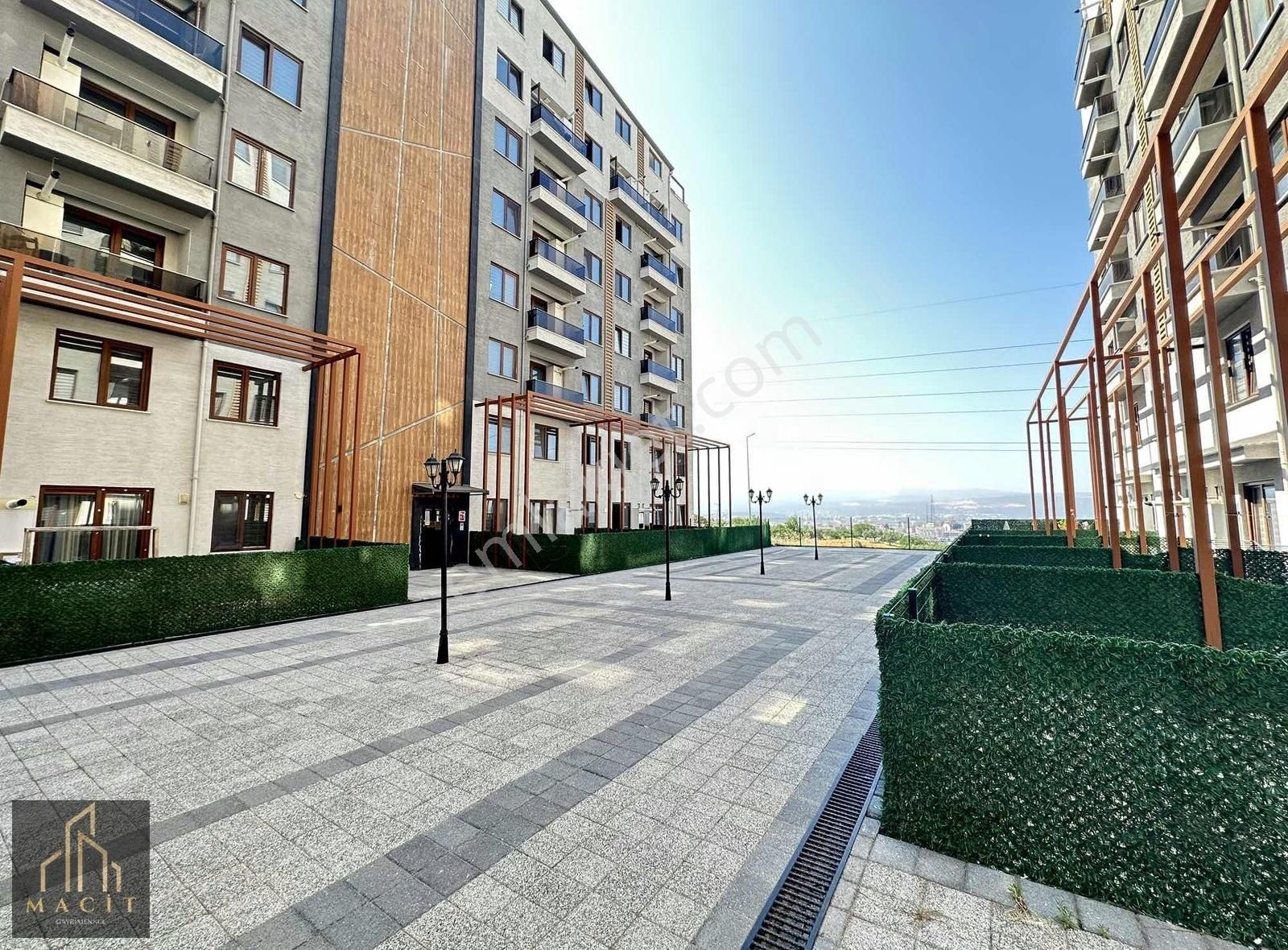Macit'den Güvenlikli Kapalı Otoparklı Sitede Eşyalı 2+1 Arakat