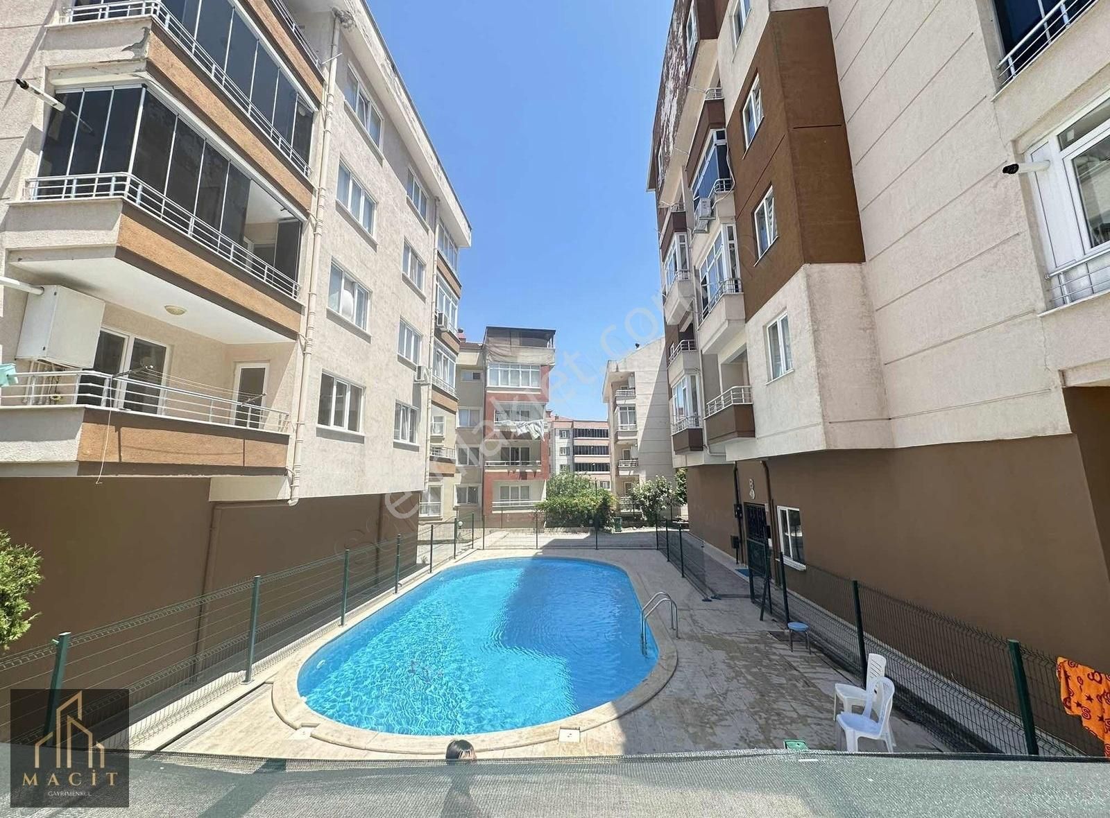 Macit'den Dumlpınar'da Havuzlu Aile Sitesinde 2+1 Ayrı Mutfaklı