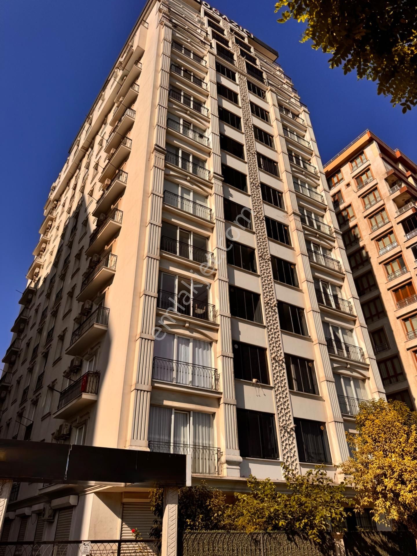 Küçükçekmece Fatih Mahallesi'nde 3+1 Satılık Daire