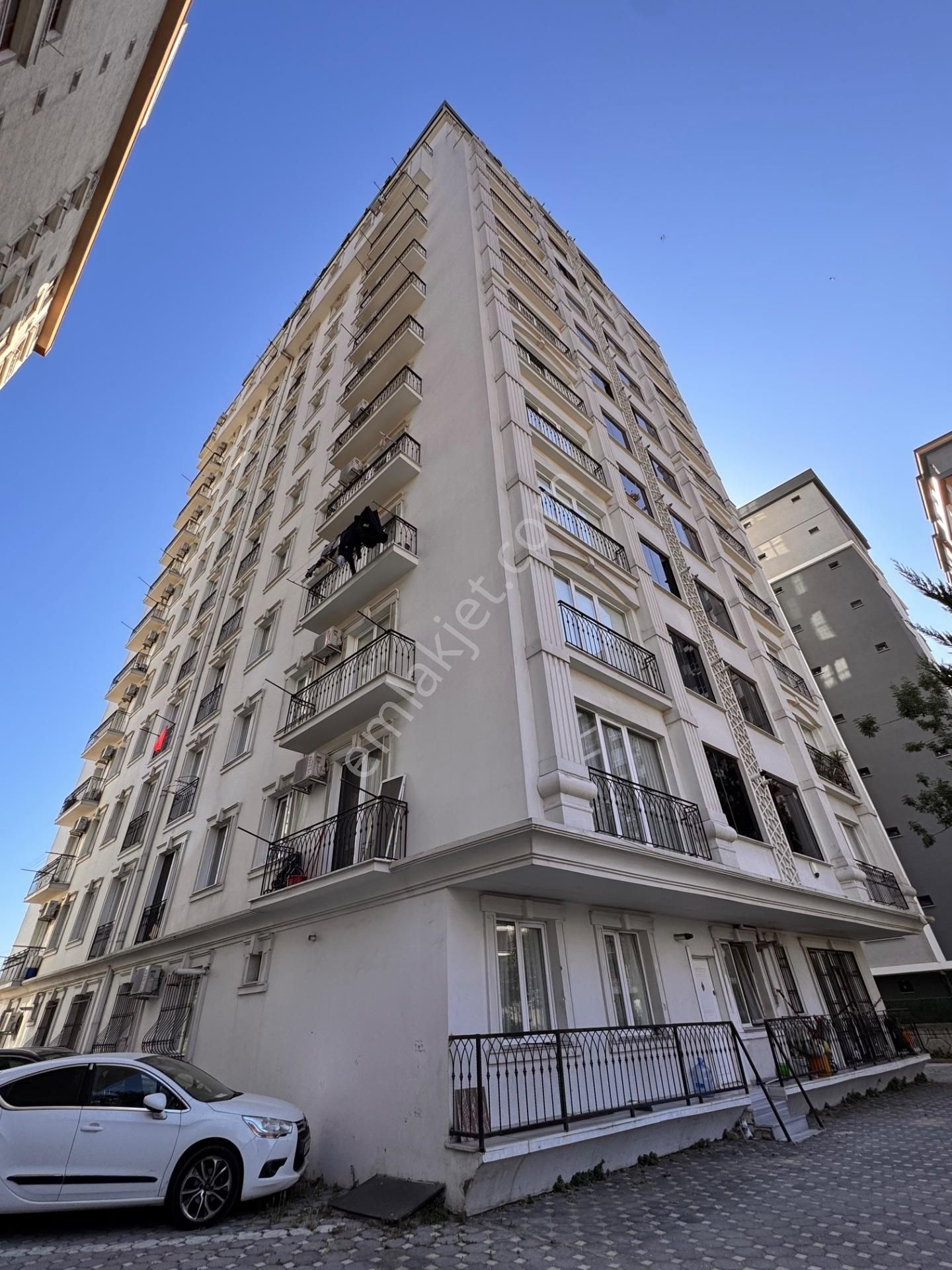 Küçükçekmece Fatih Mahallesi'nde 3+1 Satılık Daire