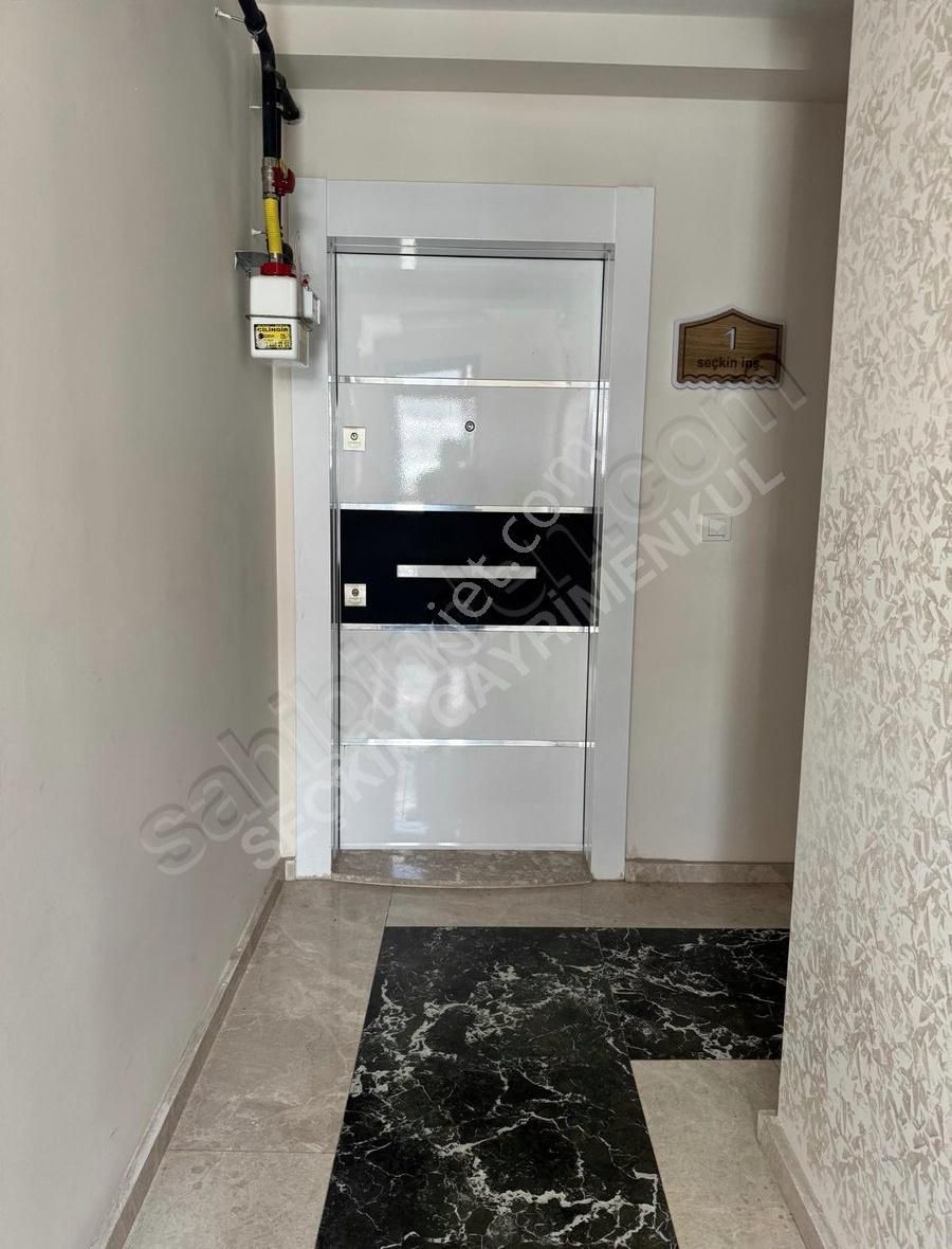 Seçkin'den Kiralık Cadde Üstü 1+1 Daire