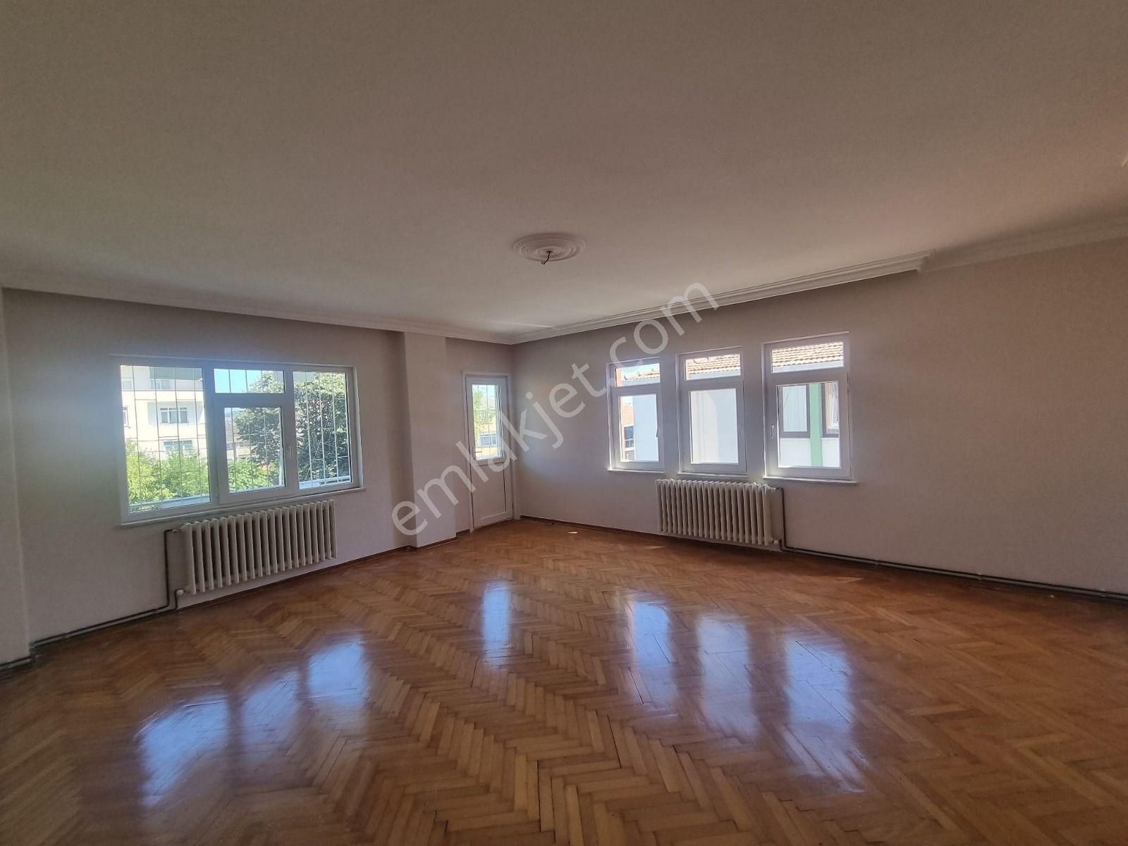 Sarıyer Tarabyaüstü Aydınlık, Boyalı, Geniş 3+1 Kiralık Daire
