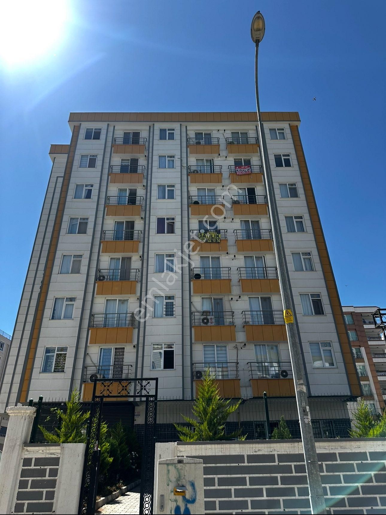 Kırmızı Gayrimenkulden Haliliye Karşıyaka Mahallesinde Satılık 1+1 Lüx Daire