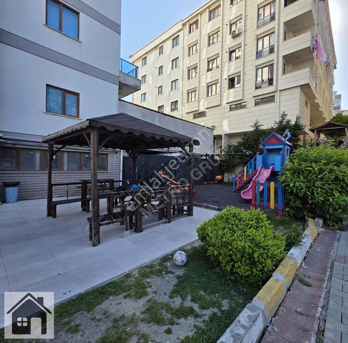 Metrobüse Yürüme Mesafesinde Site İçerisinde 3+1 Kiralık Daire