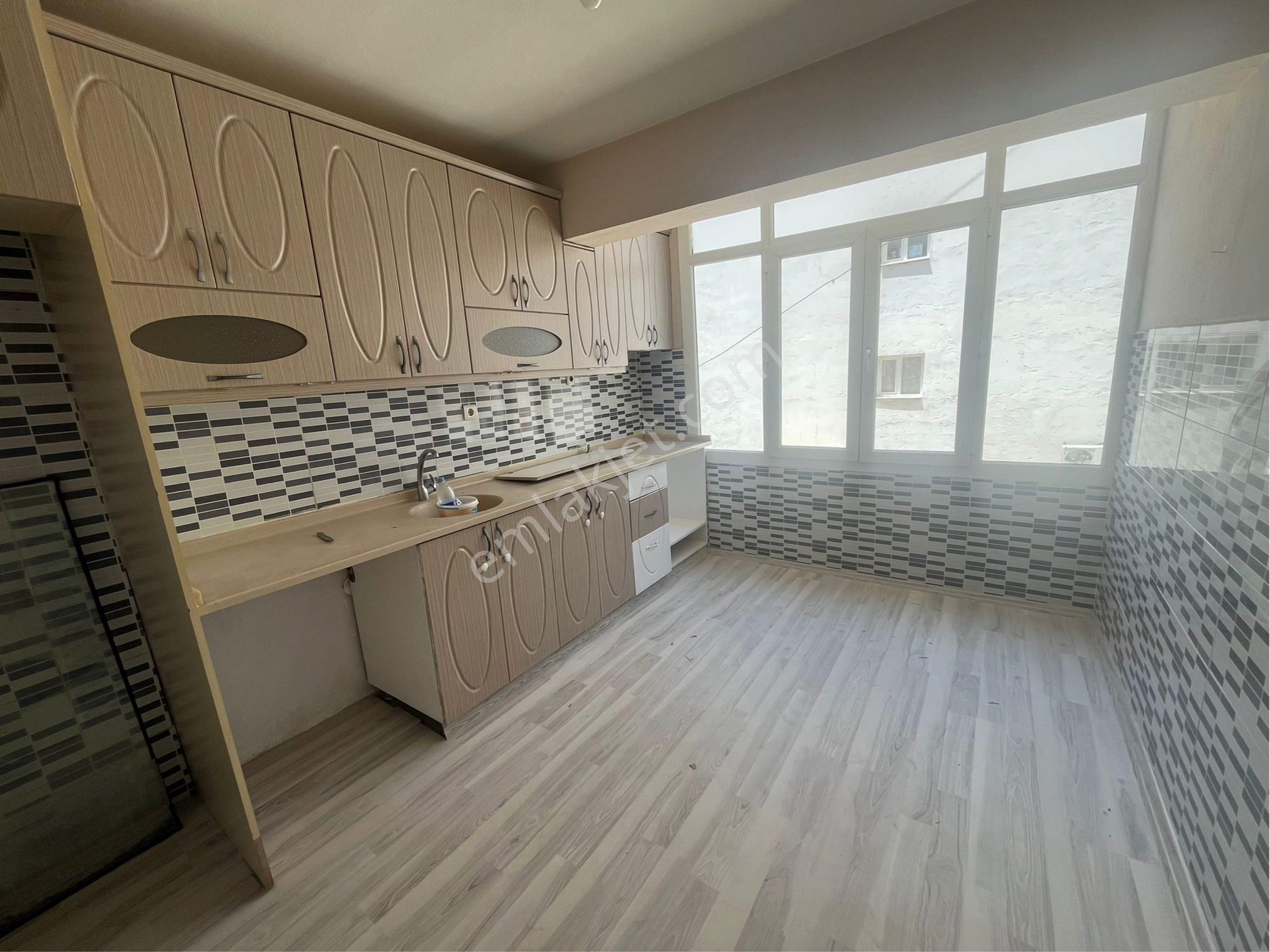 Kuşadası İki Çeşmelik Mahallesi 2+1 Daire