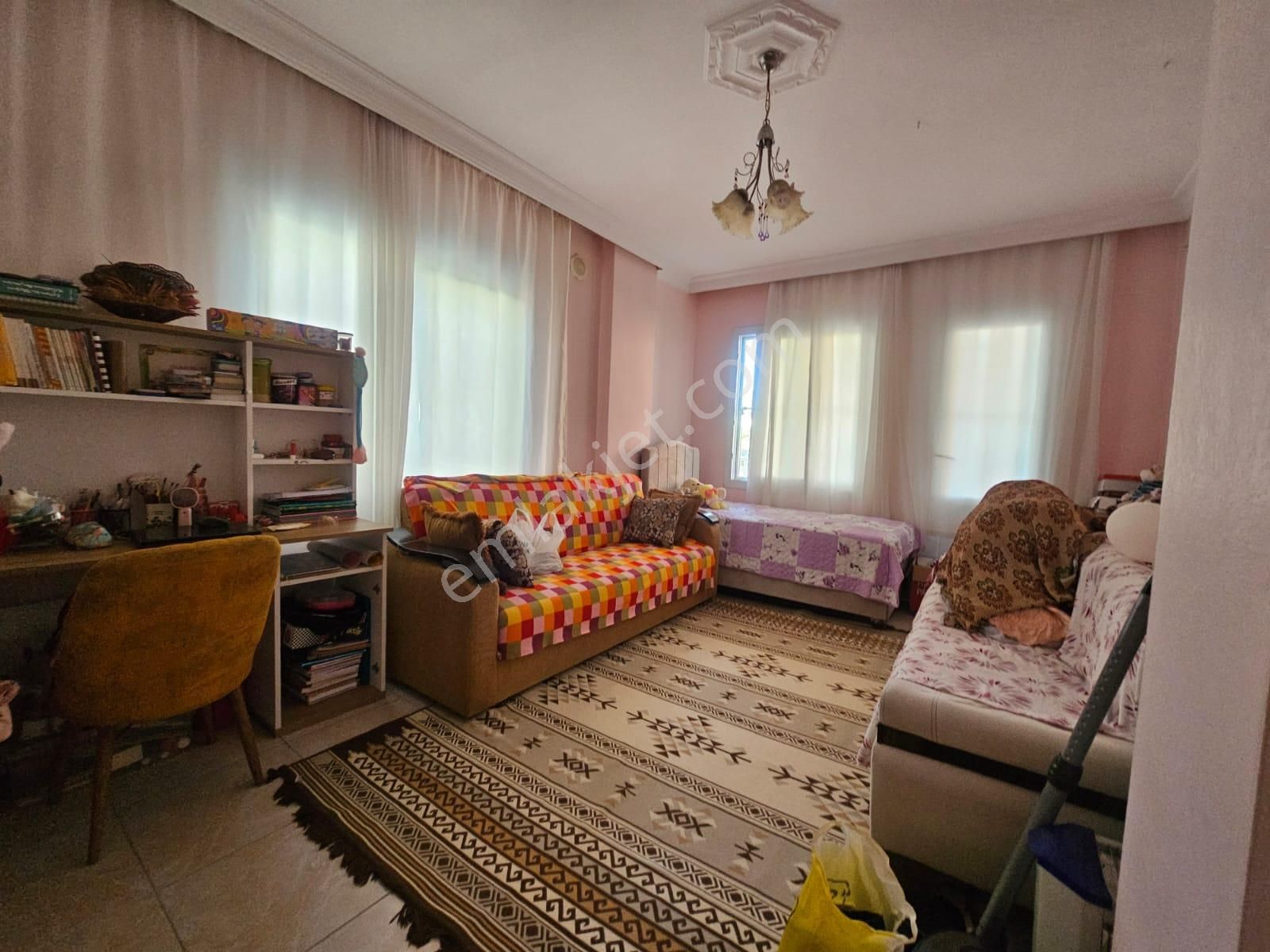 Mersin Akdeniz Gündoğdu Mahallesinde Satılık Arsa Ve Bina