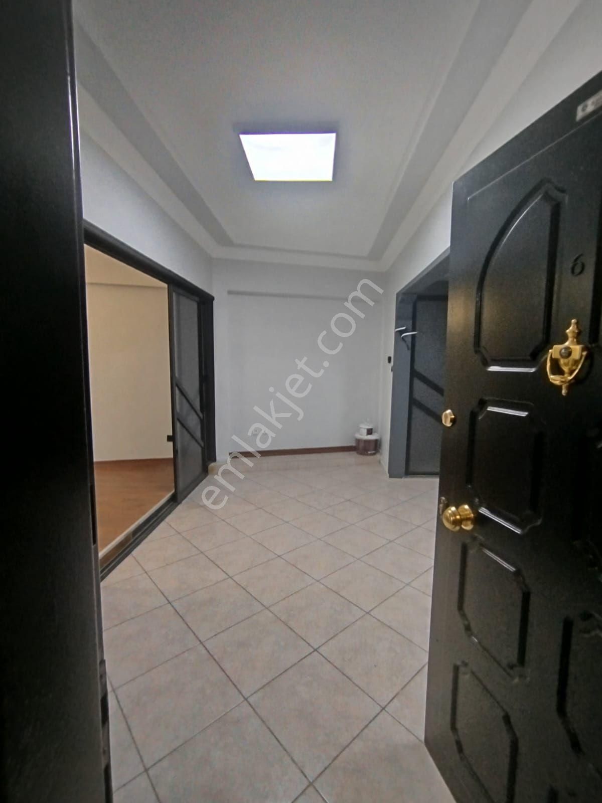 Çapa İstiklal Gayrimenkul Den Kızılelma Caddesi Üzerinde Kiralık Ofis