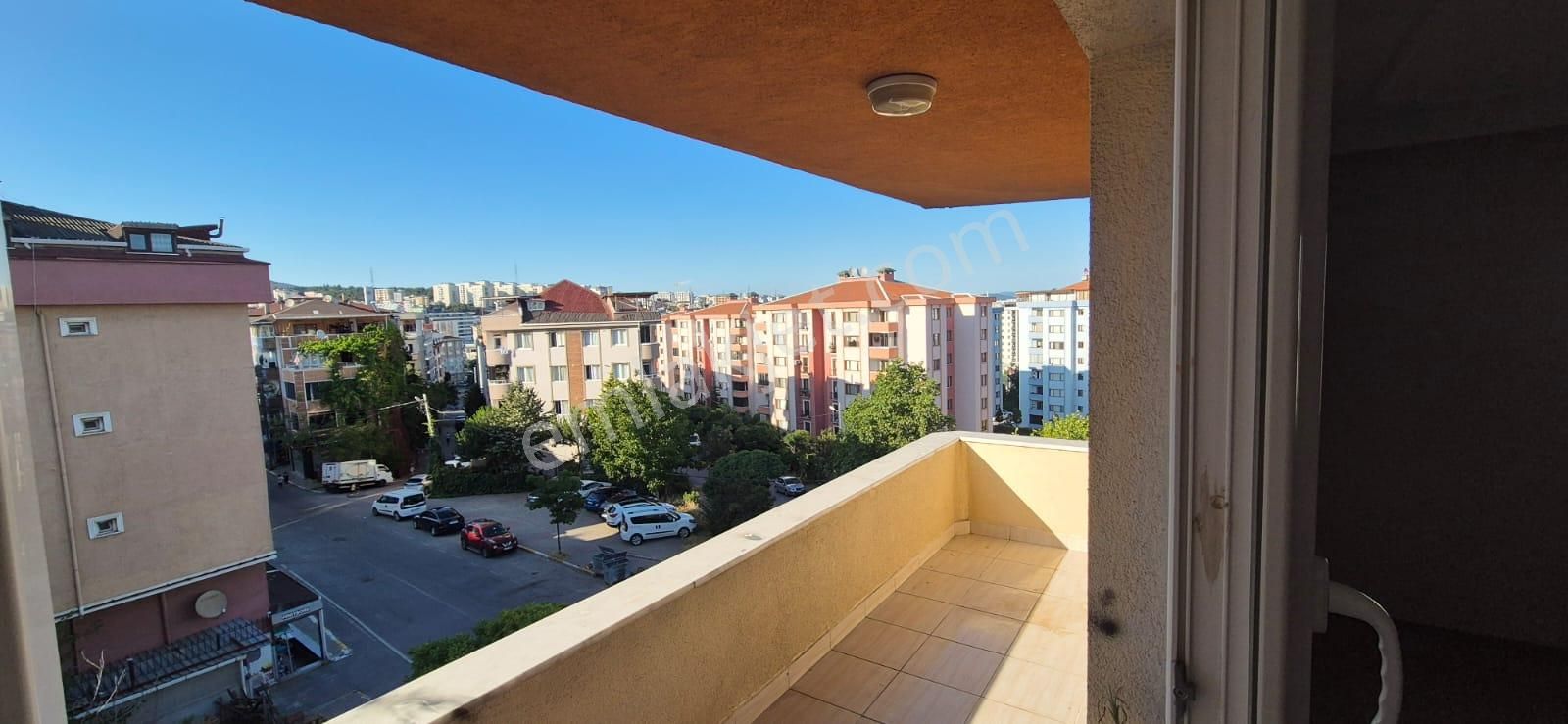 Geniş Ve Ferah Daire Aile Apartmanı