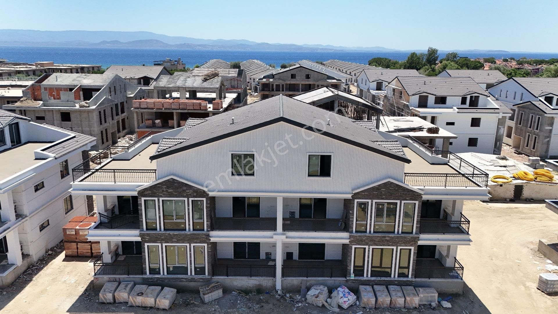 Mahmut İşler'den Tek Yetkili Havuzlu Denize Sıfır 2+1 Lüks Daire - Görsel 12