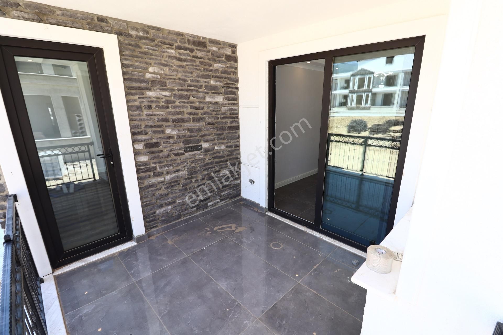 Mahmut İşler'den Tek Yetkili Havuzlu Denize Sıfır 2+1 Lüks Daire - Görsel 23