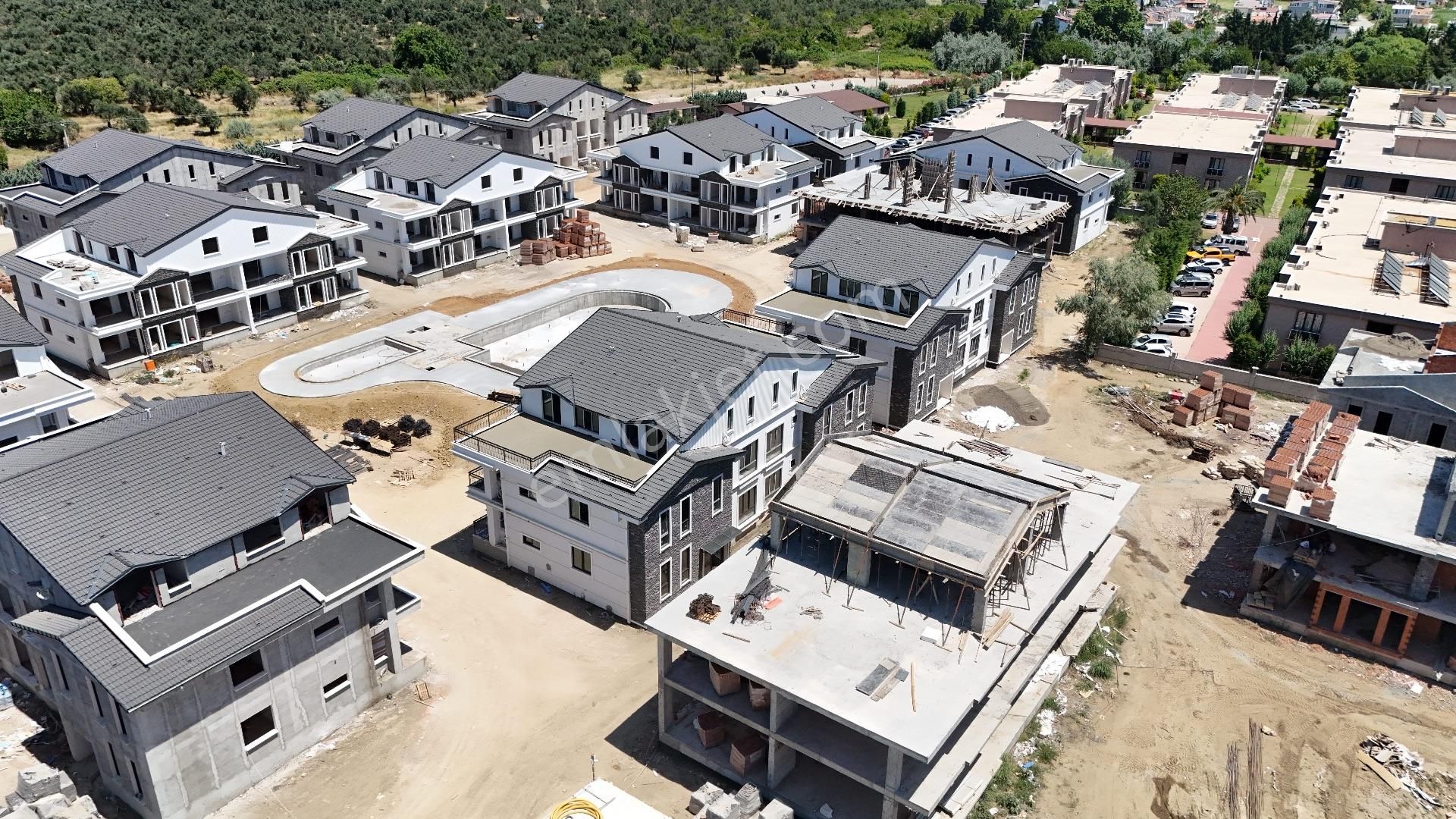 Mahmut İşler'den Tek Yetkili Havuzlu Denize Sıfır 2+1 Lüks Daire