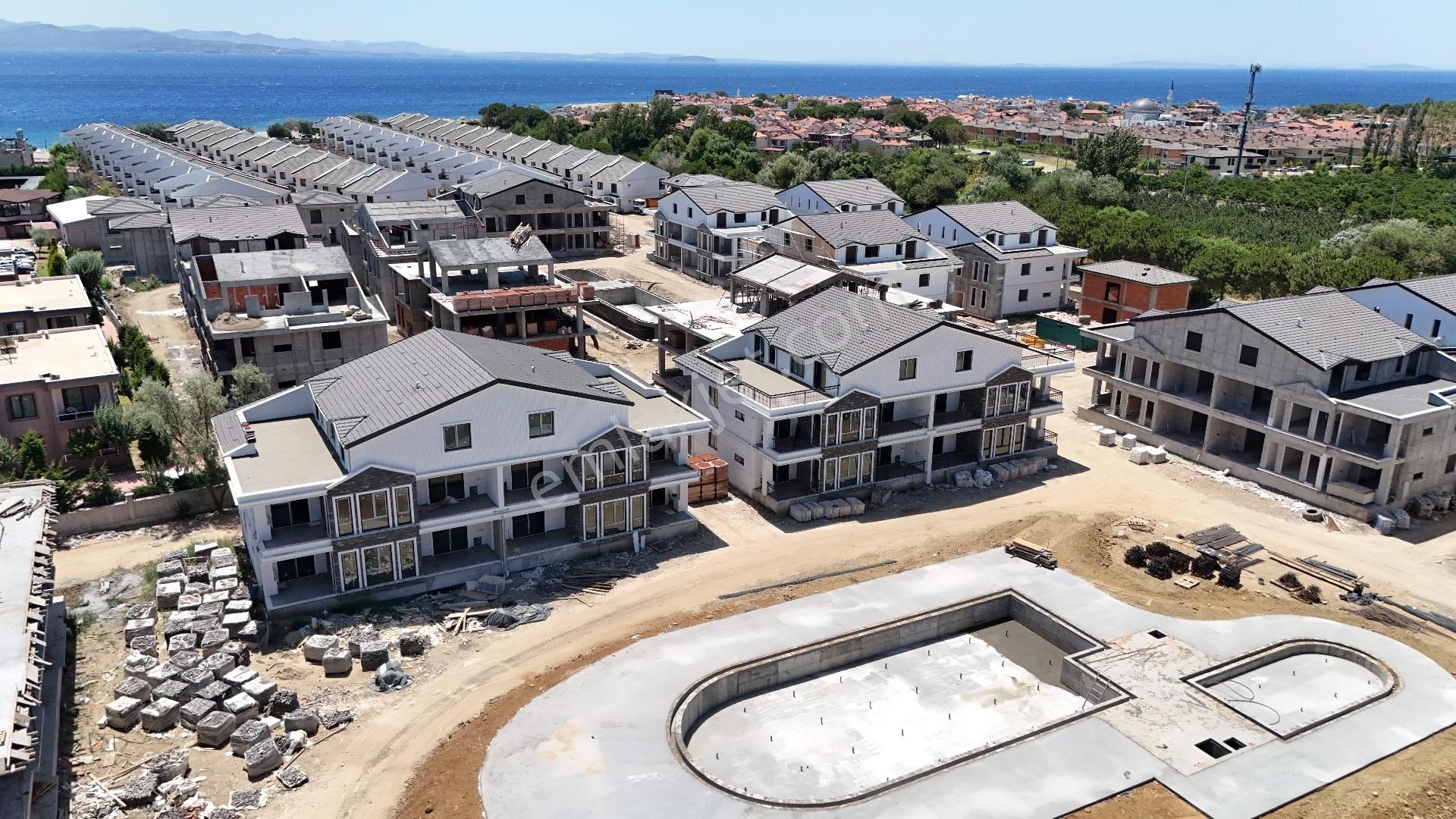 Mahmut İşler'den Tek Yetkili Havuzlu Denize Sıfır 2+1 Lüks Daire - Görsel 13