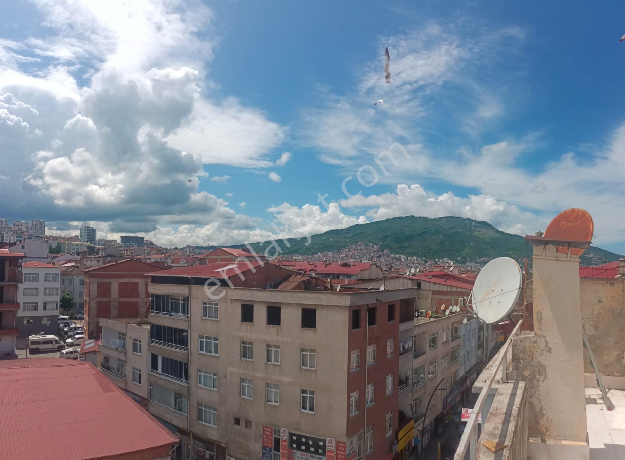 Çarşı İçinde 2+1 Geniş Ve Manzaralı Satılık Daire