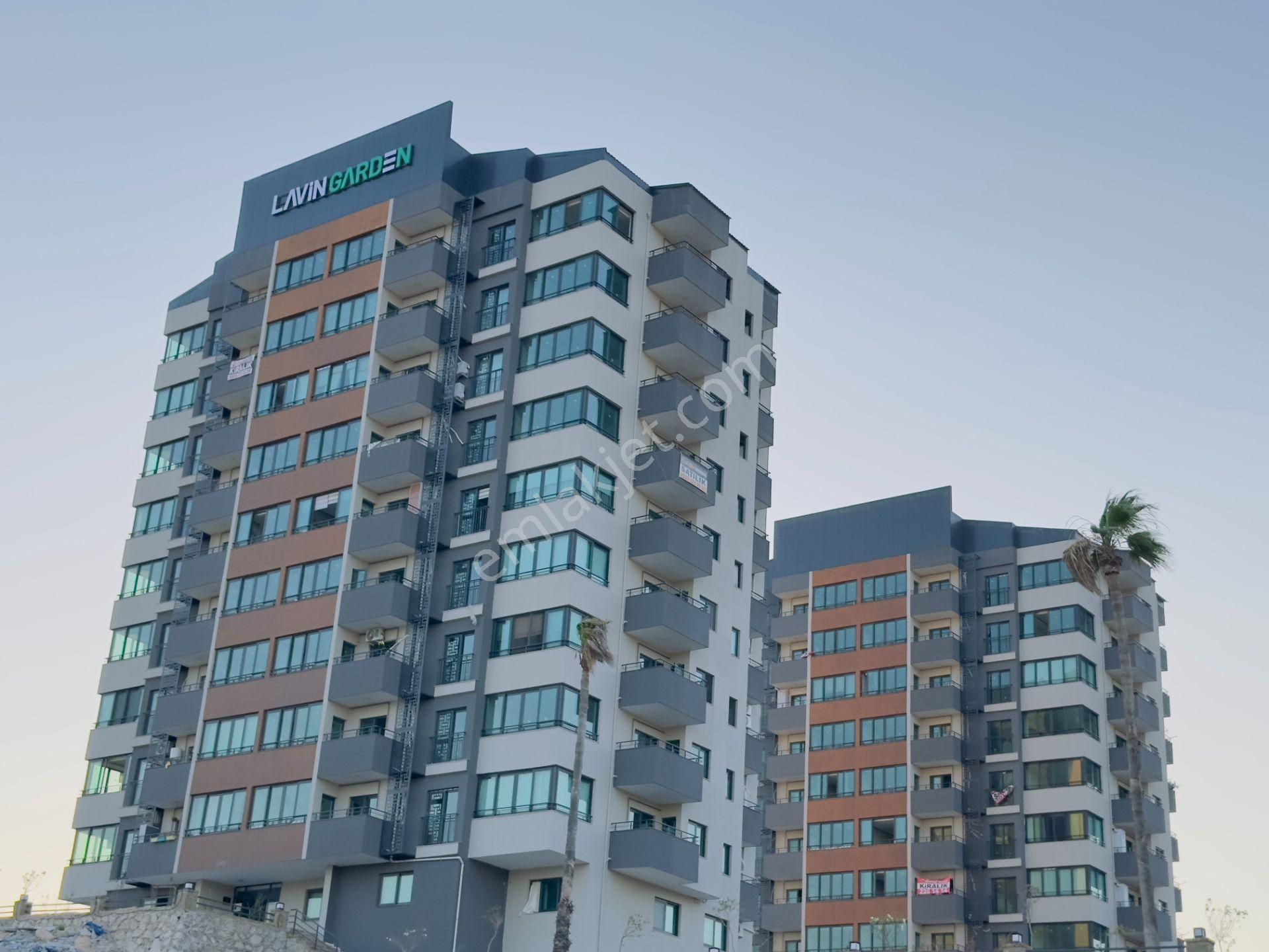 Atabey'den Esentepe'de Eczakent Villaları Yanı Havuzlu Sitede Kapalı Mutfaklı 3+1 Satılık Daire