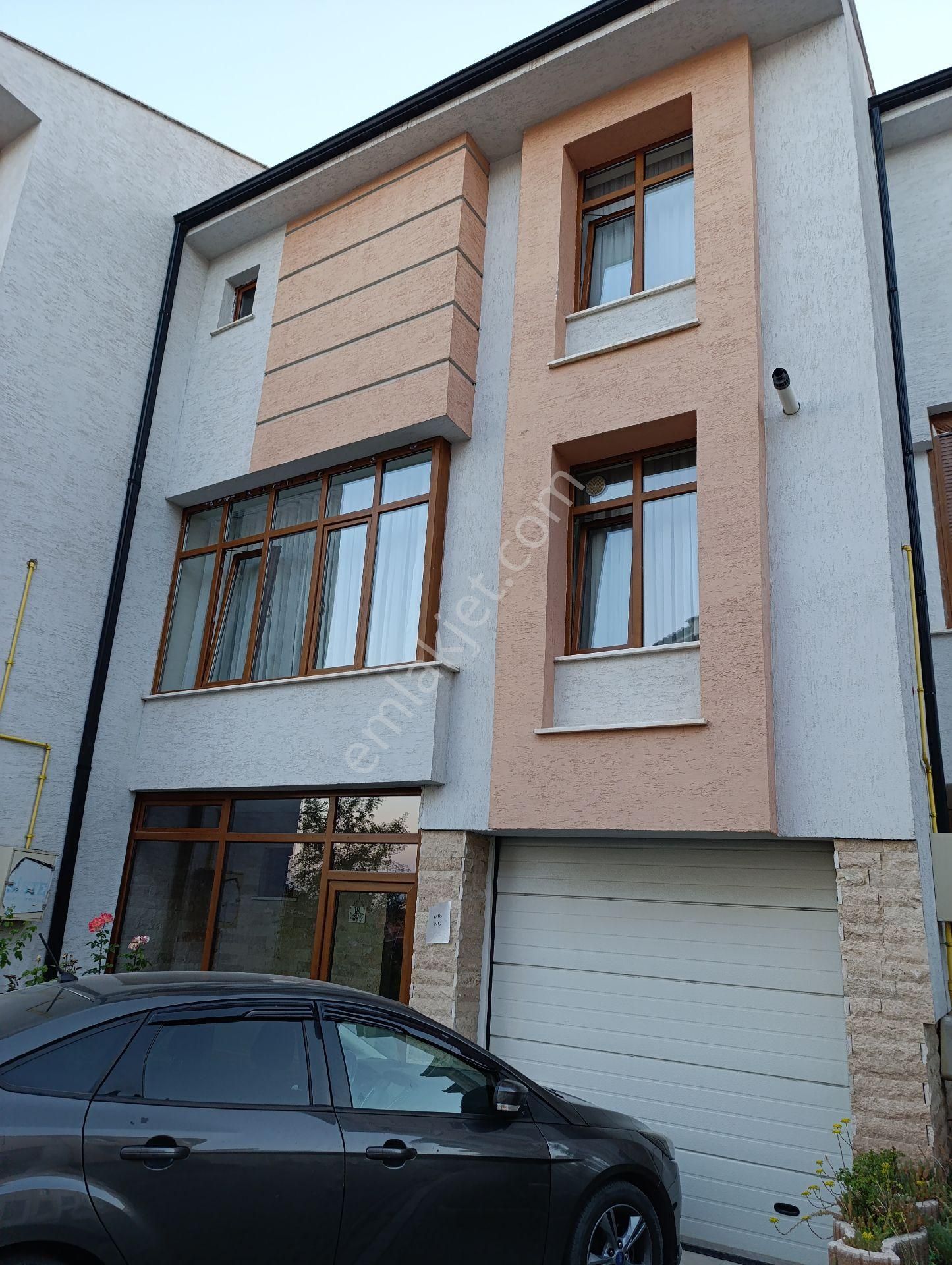 Yenikent Mahallesi Site İçi Fırın Börek Müstakil 5+1 Kombili Satılık