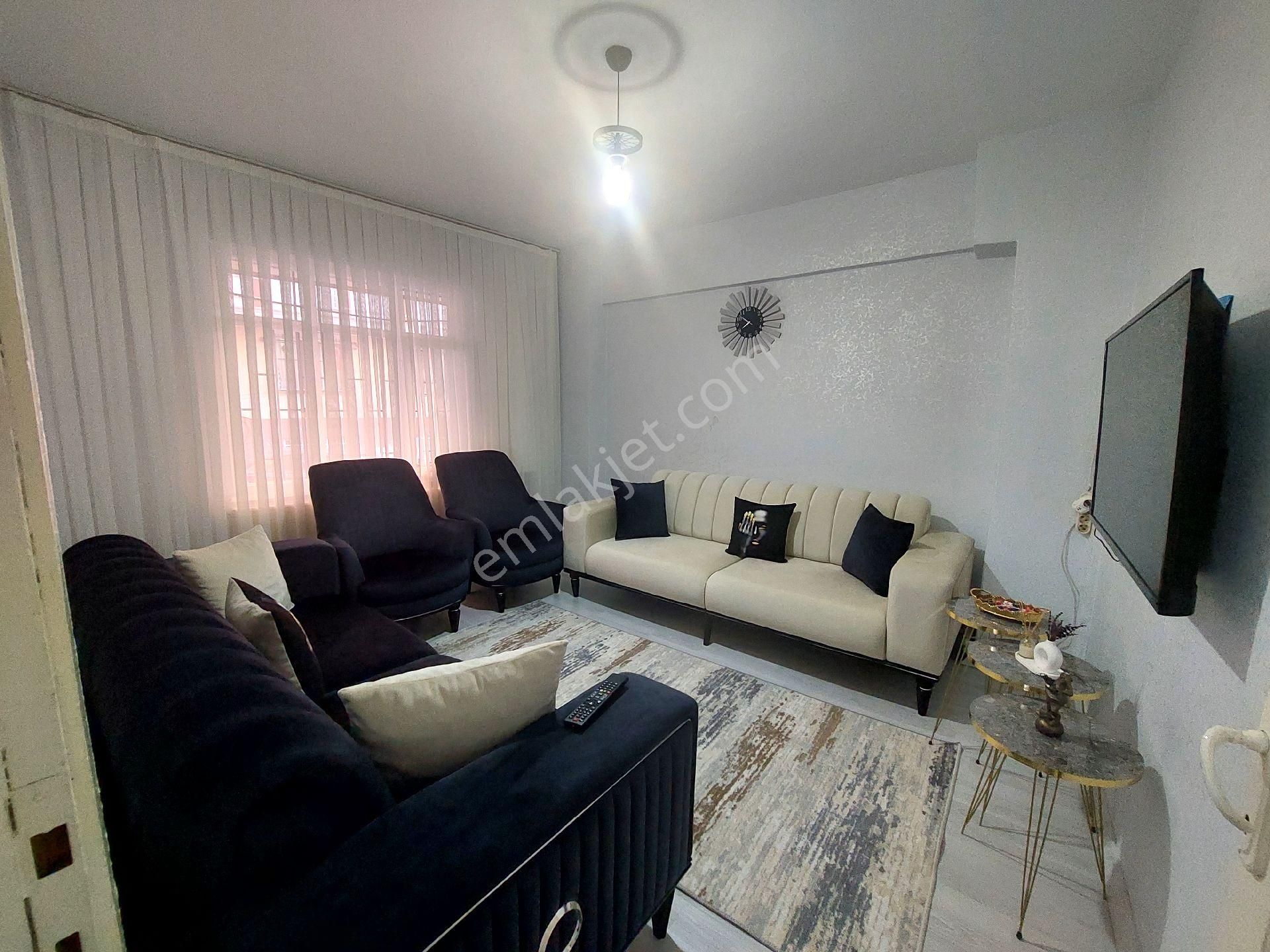 Gaziosmanpaşa Küçükköy Yeni Mahalle Acil Satılık Yüksek Giriş Kat Toprak Tapulu 2+1 85 M2
