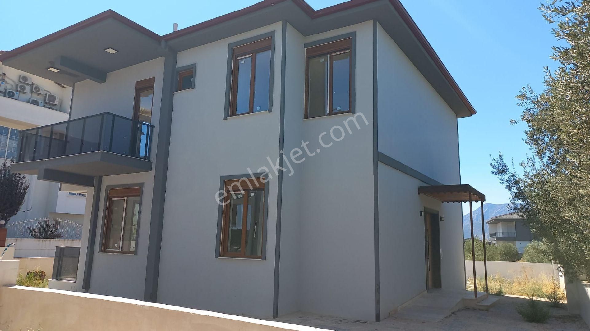 Döşemealtı Çıplaklı'da Yerden Isıtmalı , Sıfır Lüks Özel Havuzlu Müstakil Yatırımlık Villa