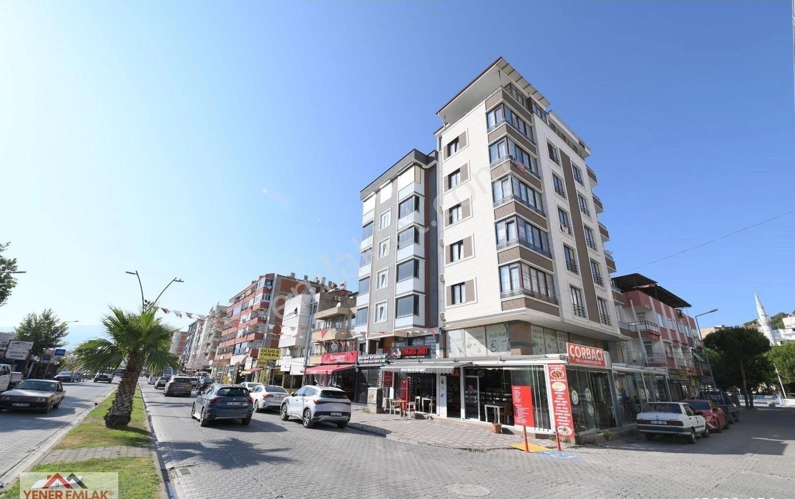 Edremit Merkez’de Garaj Karşısı Ofise Bile Uygun Kiralık 1+1