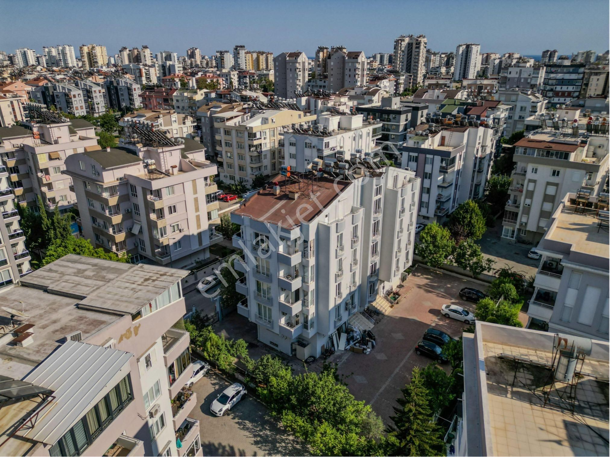 Berrin Kavcar’dan Yalı Caddesi Satılık Arakat Daire