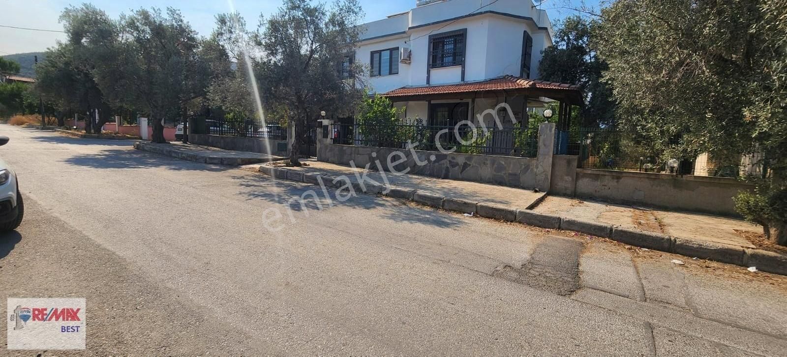 Urla Çeşmealtı Güvendik Mah. 3+1 Müstakil Bahçeli Satılık Villa
