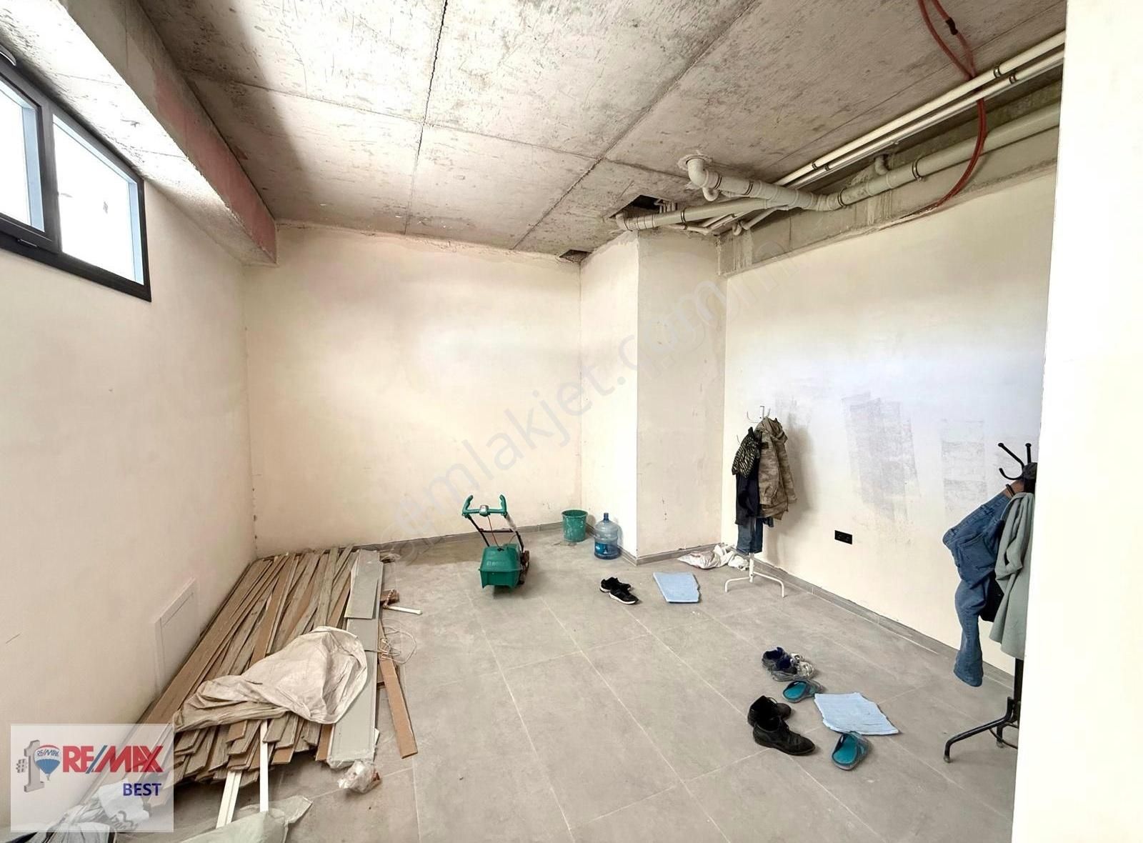 Ataşehirde Merkezi Konumda Bacalı, 110 M² Kiralık Dükkan!