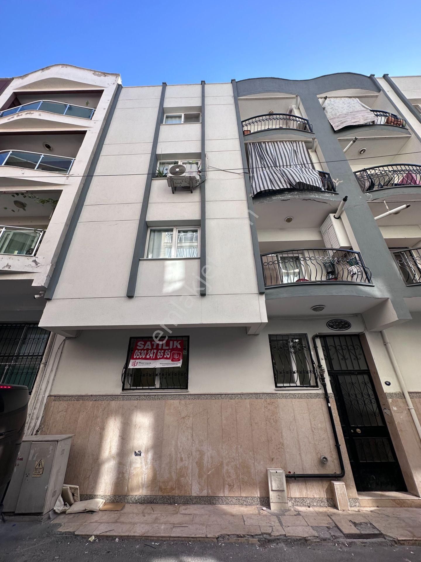 Mert Uçar'dan Satılık Küçük Çiğli De Full Tadilatlı 3+1 Daire