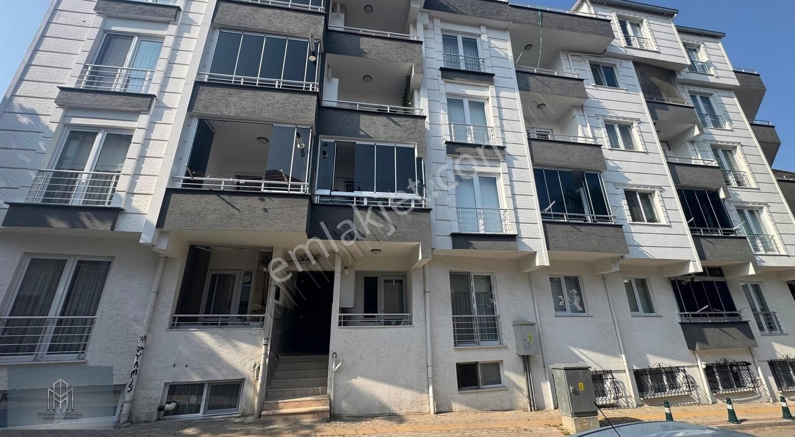 Marka Gayrımenkulden Çarşı Merkezde Satılık 3+1 Daire