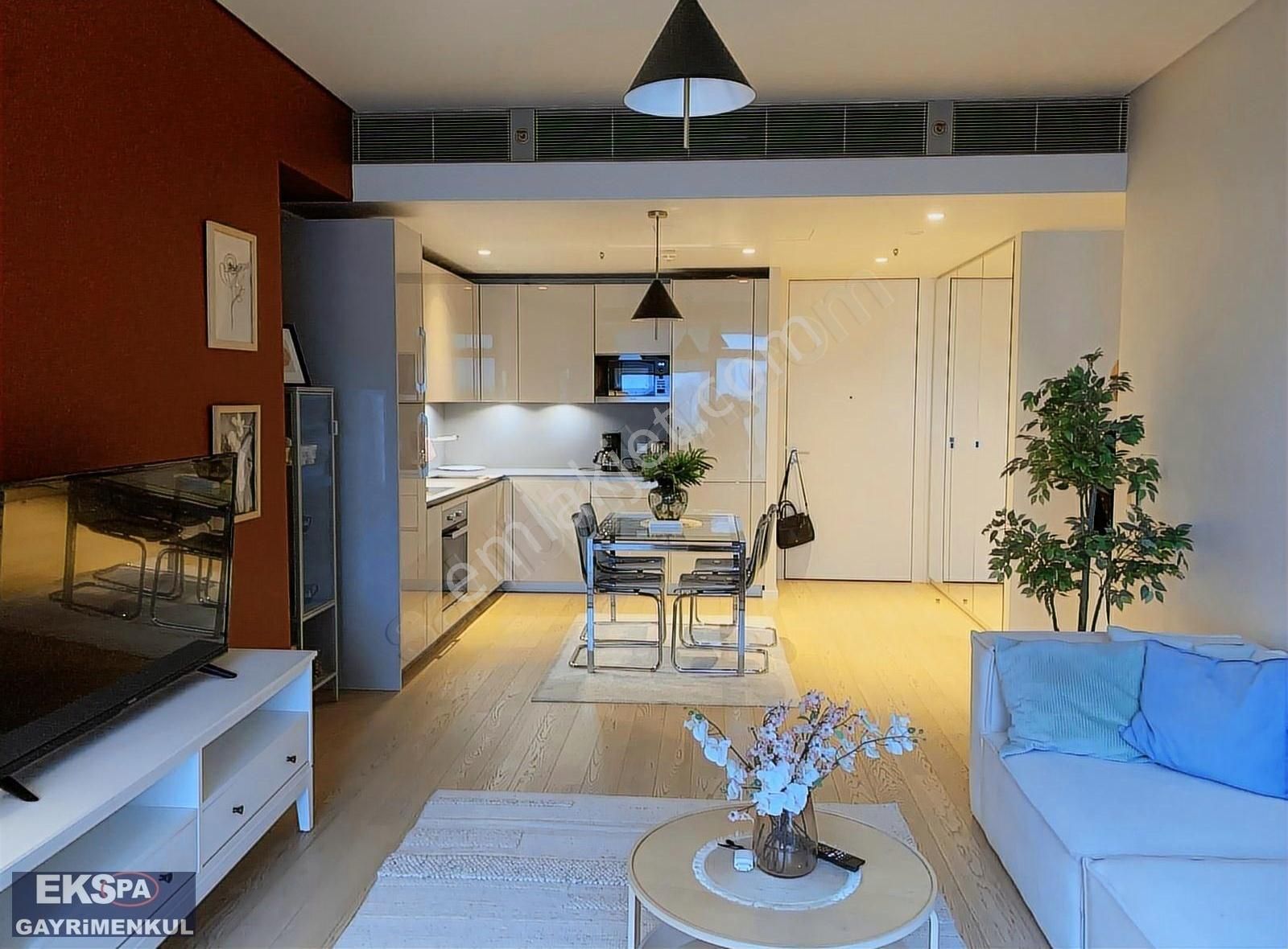 Torun Center'da 1+1 Mobilyalı Manzaralı Şık Daire