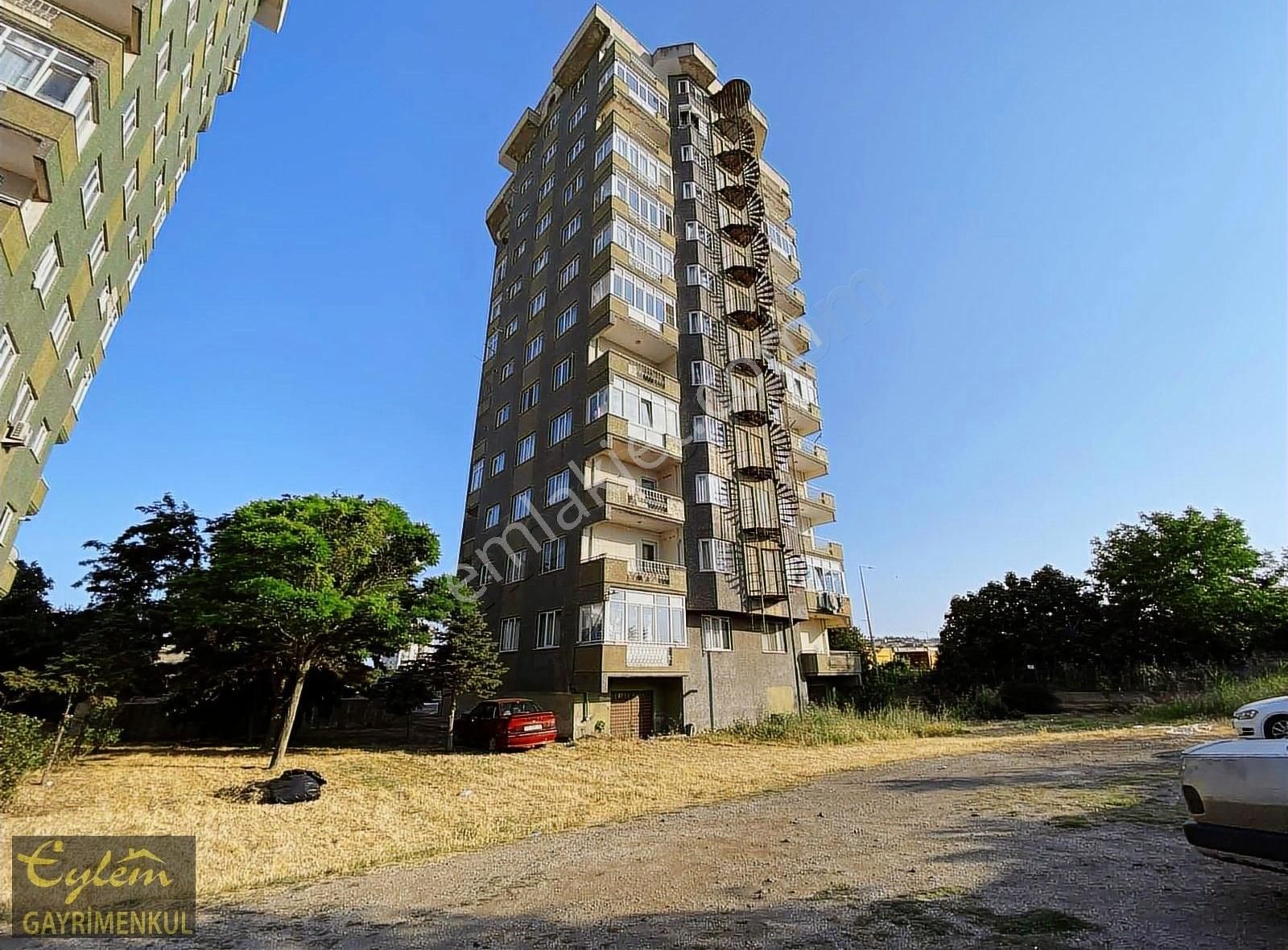 Eylem Gayrimenkul'den Altınova'da 3+1 Kiralık Daire