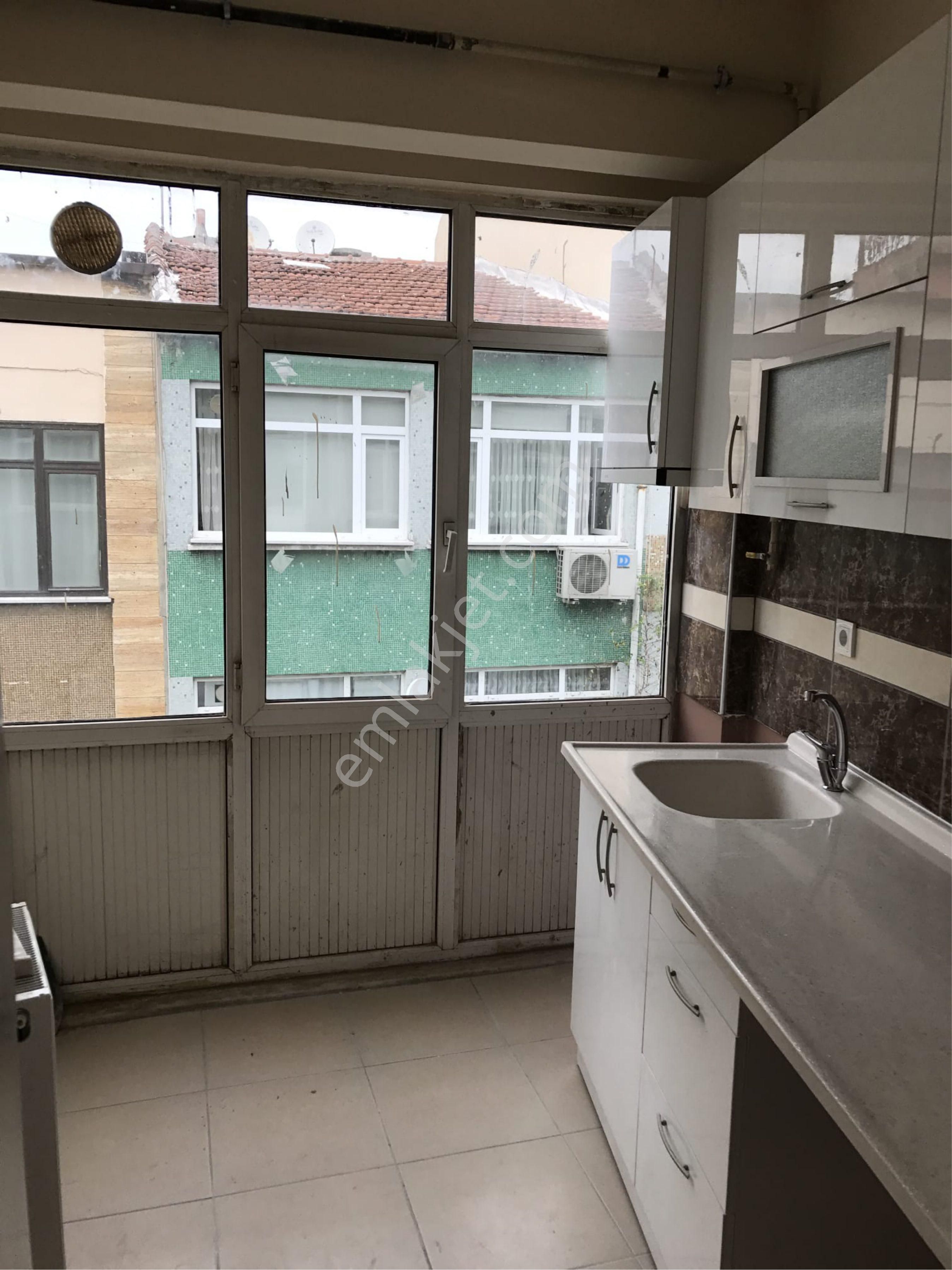 İskenderpaşa’da Kompşe Satılık Bina