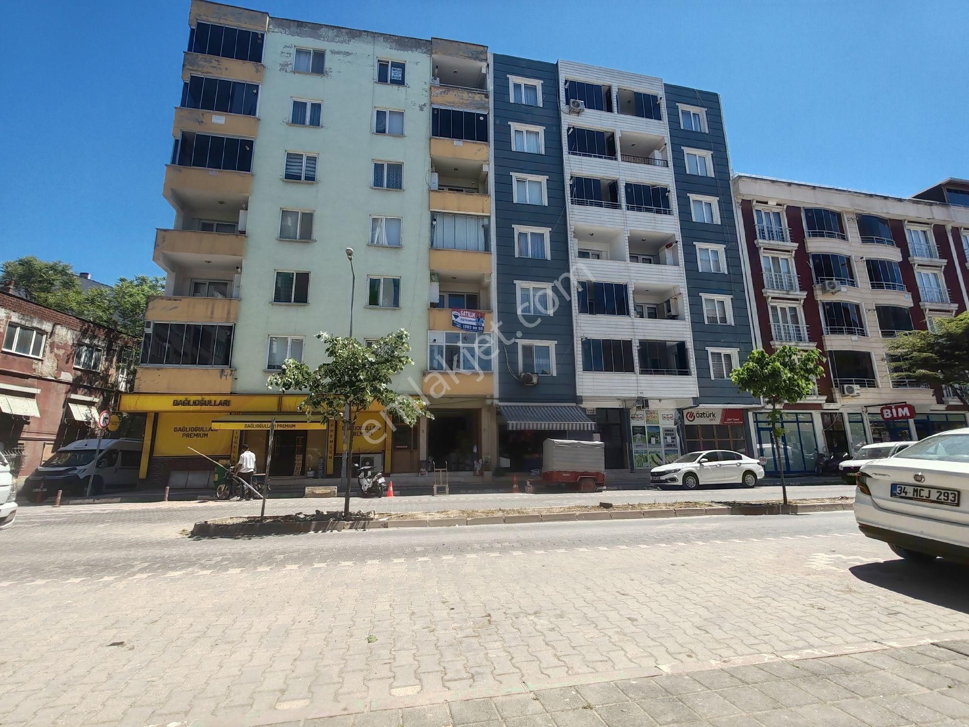 Remax Area Dan Cadde Üzerinde Fırsat Daire