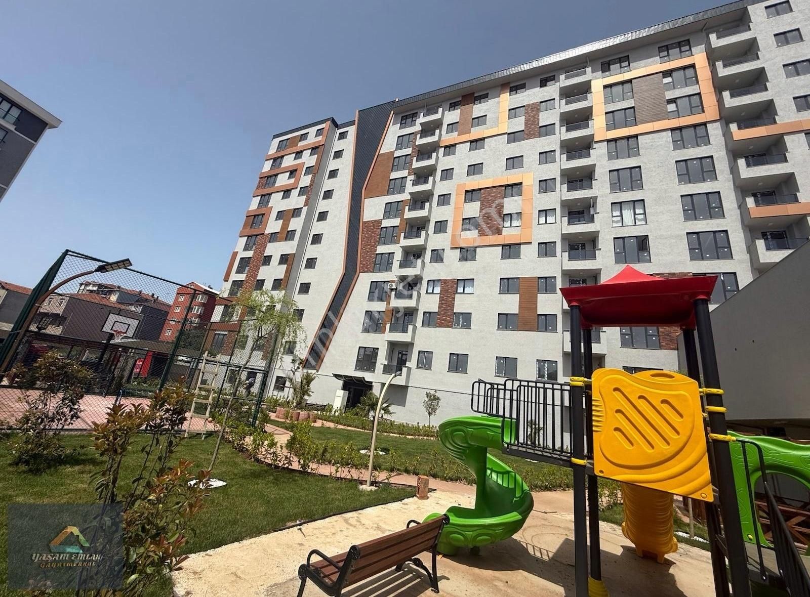 Yaşam'dan Lüks Site İçersinde Manzaralı Arakat 2+1 Kiralık Daire