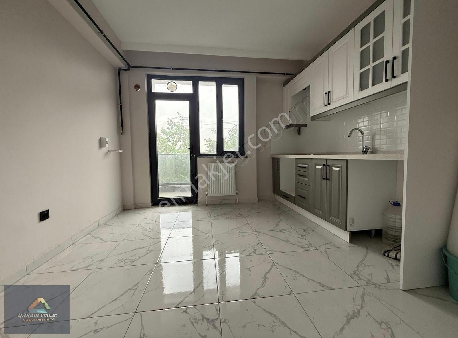 Yaşam'dan Akşemsettin Mahallesinde Geniş 3+1 Satılık Daire