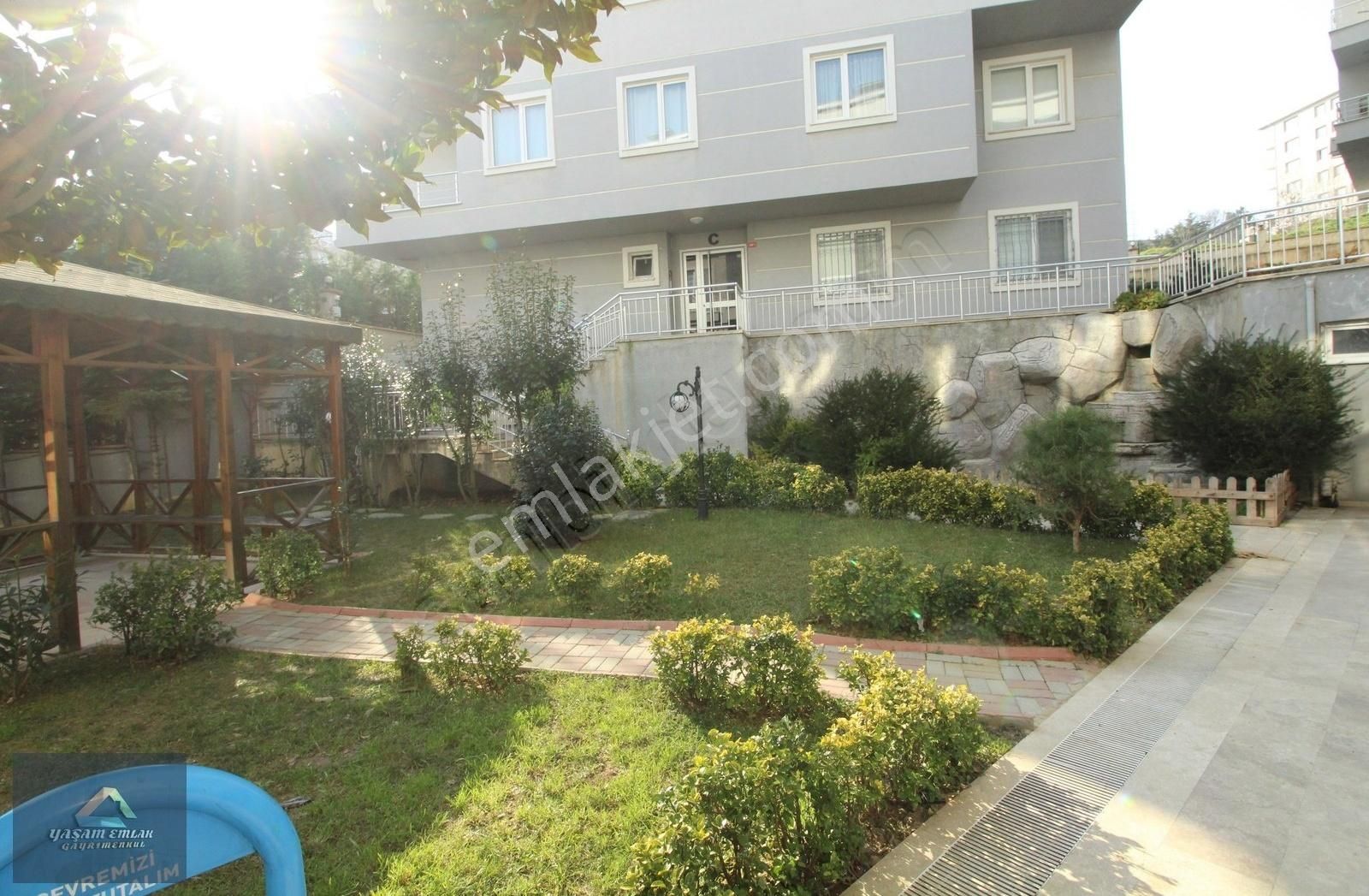 Yaşam'dan Yayalar Da Site İçinde 1+1 Geniş Kiralık Daire