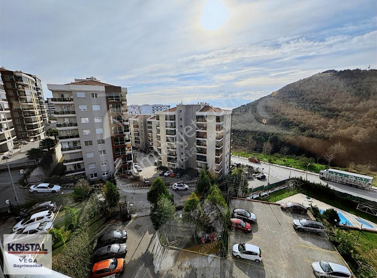 Acil Satılık Körfez Mh. Havuzlu Sitede Şehir Ve Doğa Manz. 3+1