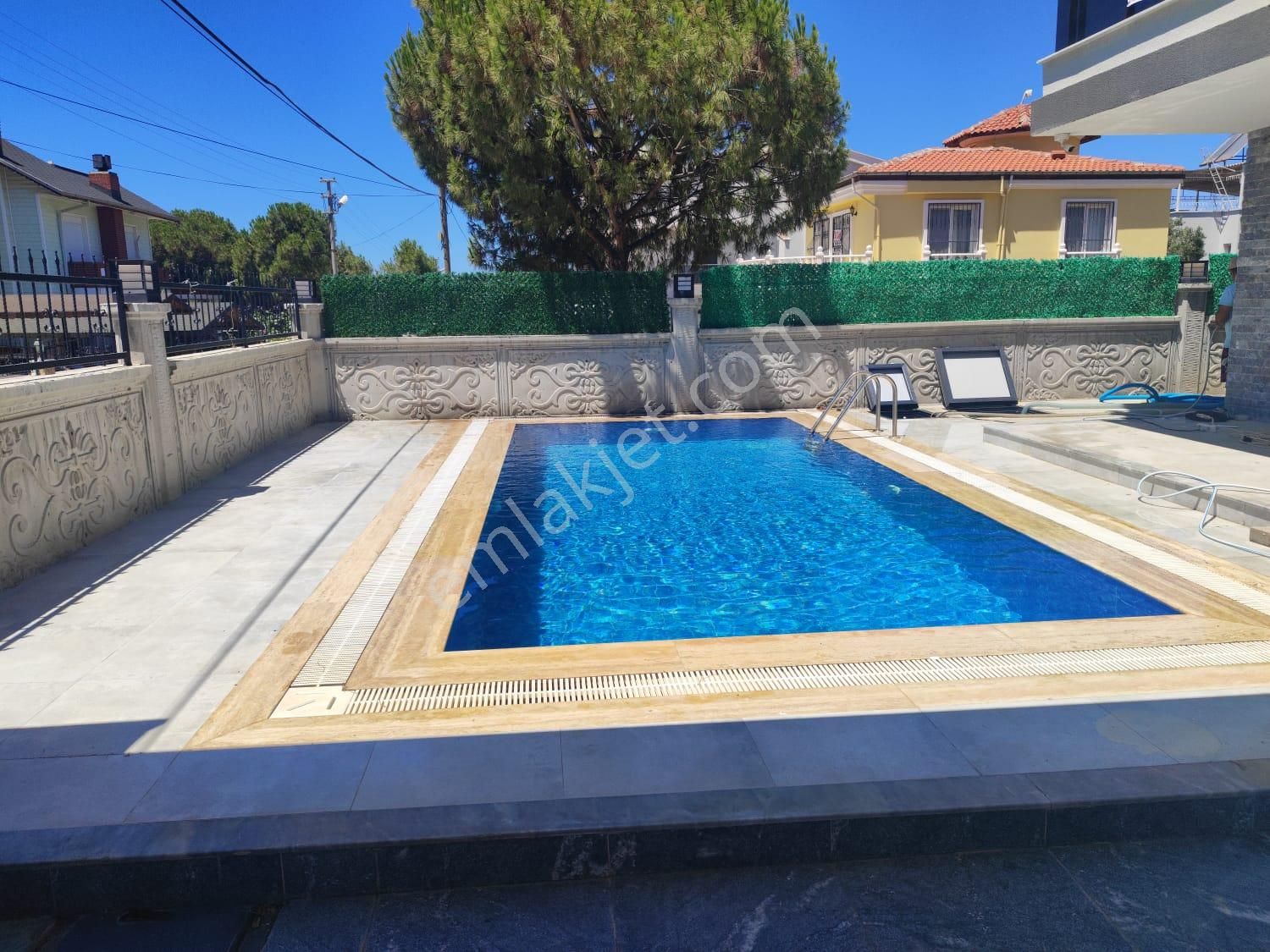 Merkezde Emsalsiz Villa Denize 300 Metre
