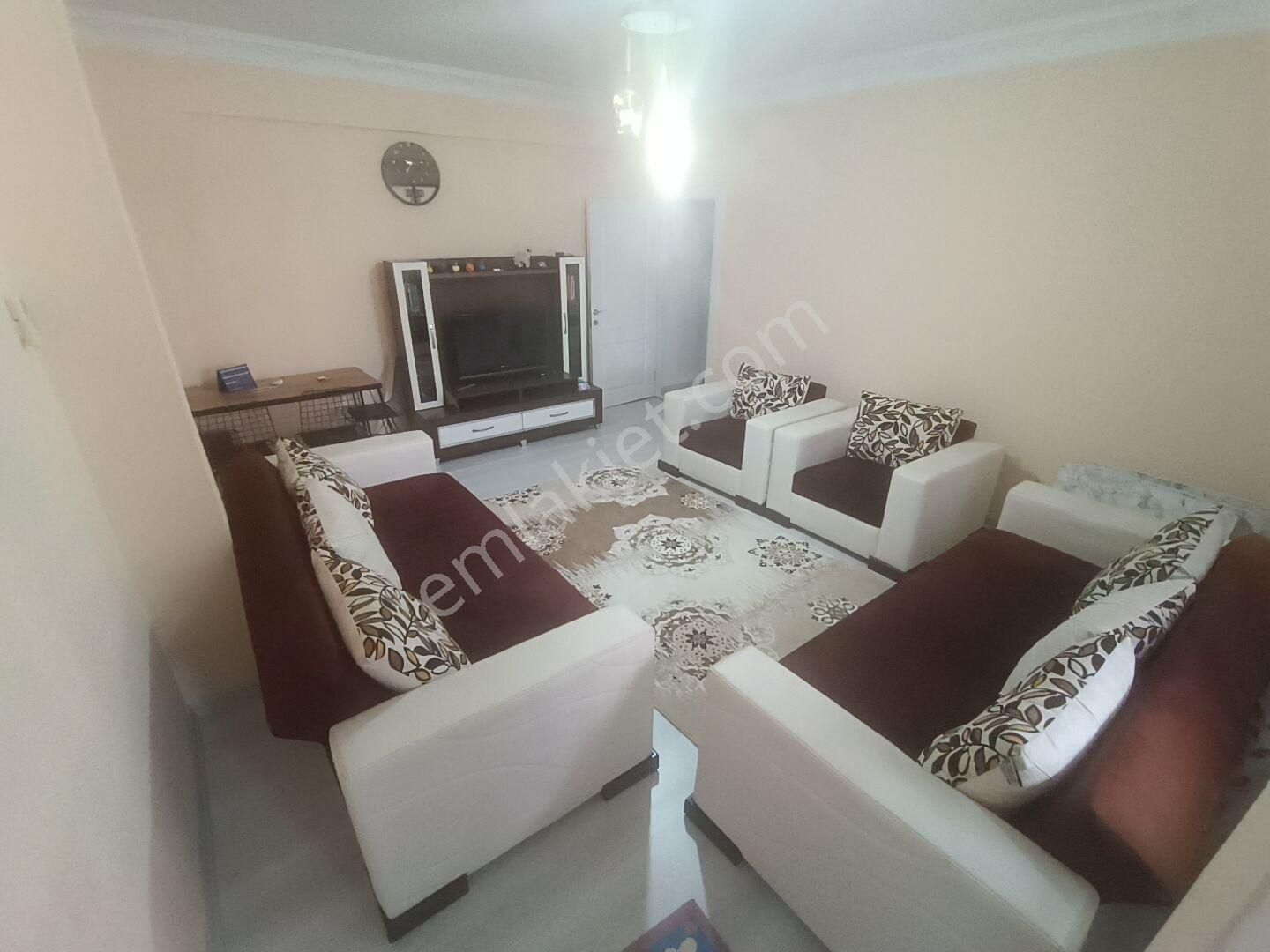 Gündoğdu Mah De İçi Bakımlı 3+1 Satılık Giriş Daire