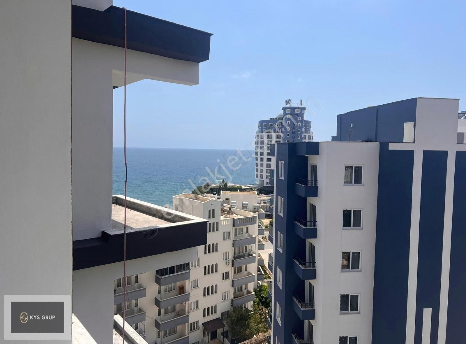 Erdemli Ayaş'ta Satılık Havuzlu Lüksa 2+1 Daire