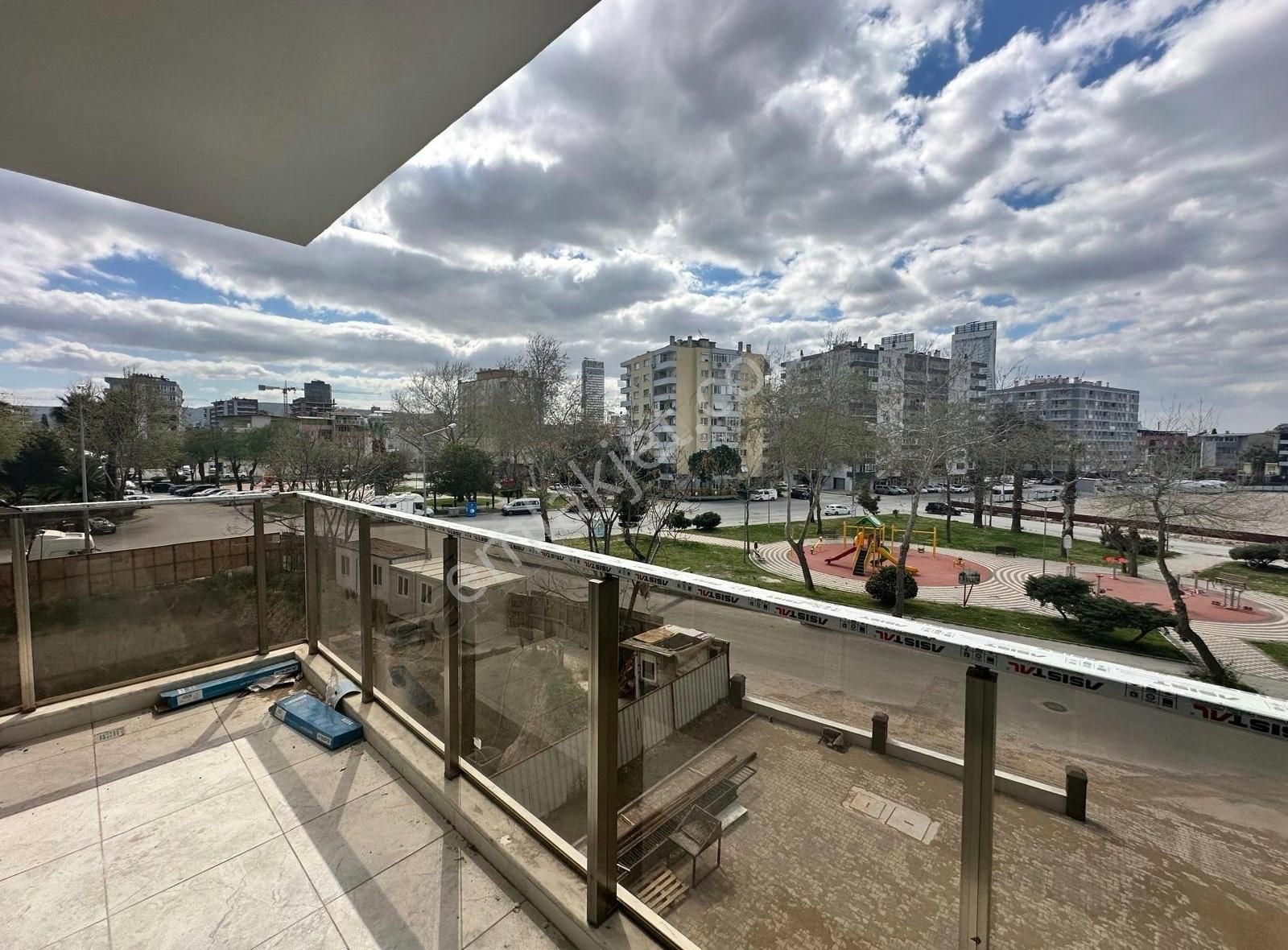 Dede Emlak' Dan İzmir Bornovada Satılık 3+1 Sıfır Lüx Daire