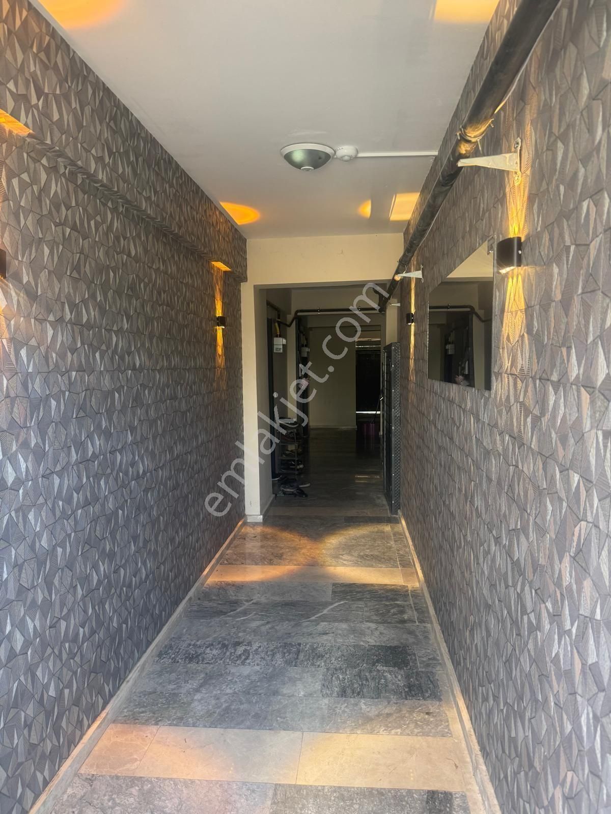 Bergama Fatih Mah Doğalgazlı Üçlü Ankastre Setli 2+1 Geniş Satılık Daire