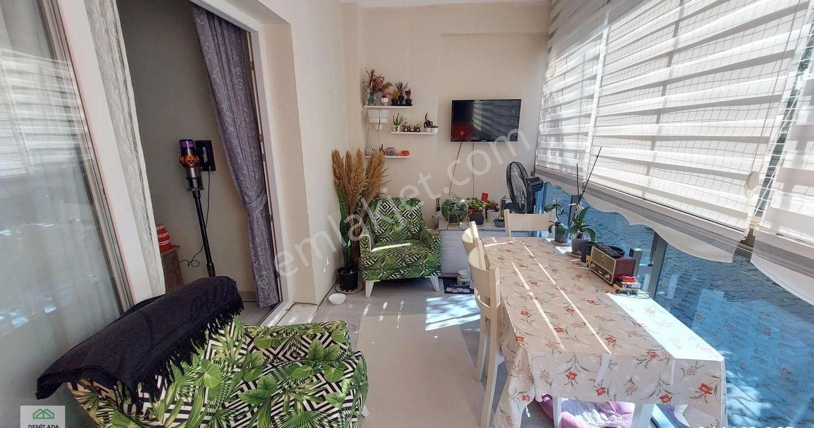 Kuşadası'nda Havuzlu, Güvenlikli St 1+1 Satılık Daire