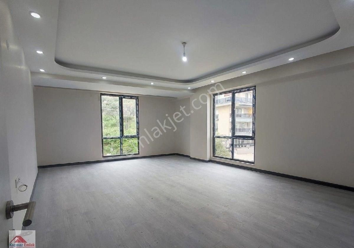 Kocaeli İzmit Kuruçeşme Kocatepe De Asansör Lü 2+1 Çatı Dubleksi Daire