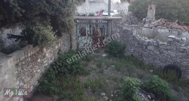 Menteşe Yeşilyurtta 390 M2 İçinde Eski Satılık Ev Olan Arsa