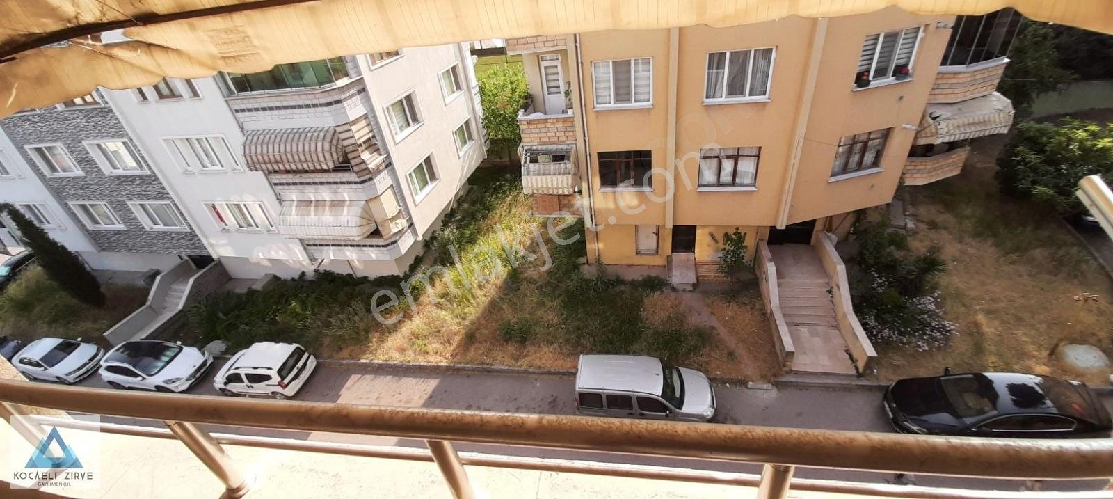 Çınarlı'da Etrafı Açık, Ferah, Geniş Odalı 3+1 Satılık Daire - Görsel 3