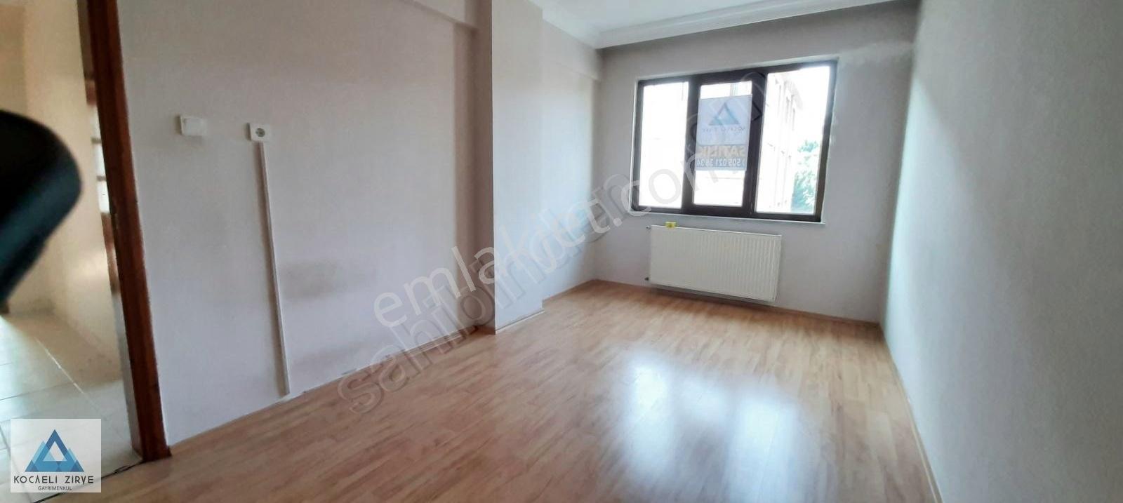 Çınarlı'da Etrafı Açık, Ferah, Geniş Odalı 3+1 Satılık Daire - Görsel 15